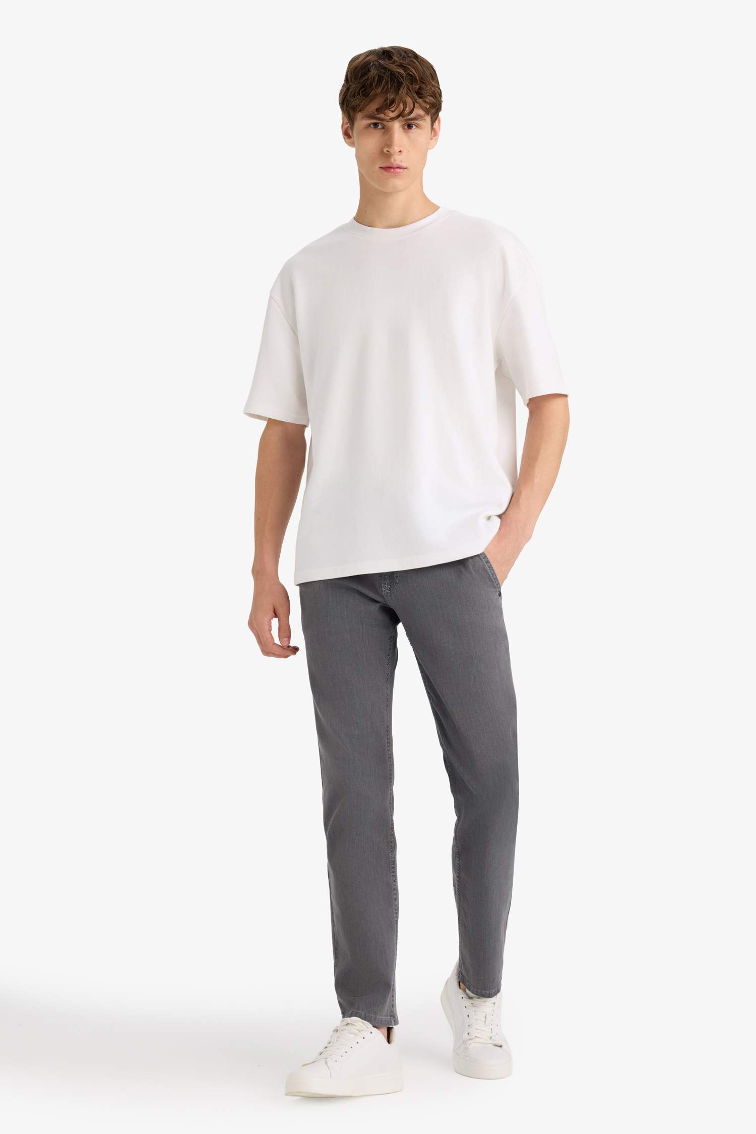 سروال جينز سيرجيو قصة عادية برجل عادي