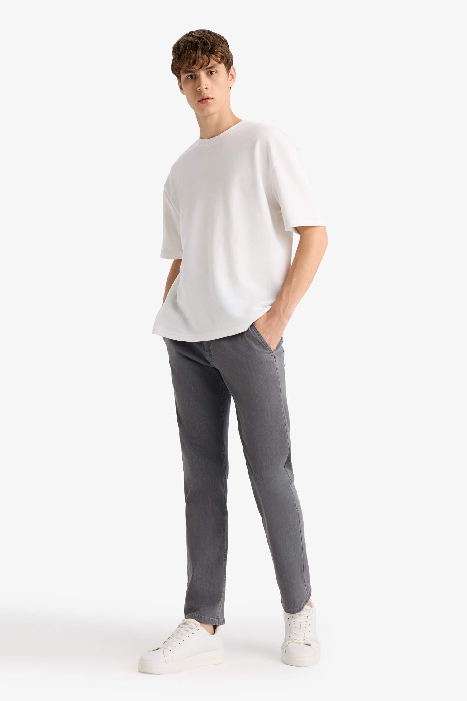 سروال جينز سيرجيو قصة عادية برجل عادي