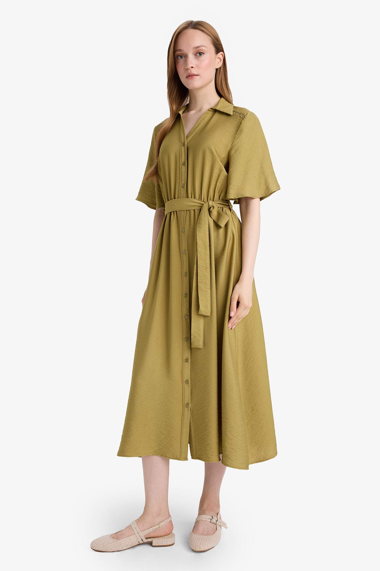 فستان ميدي نص ردن بقصة A وياخة قميص