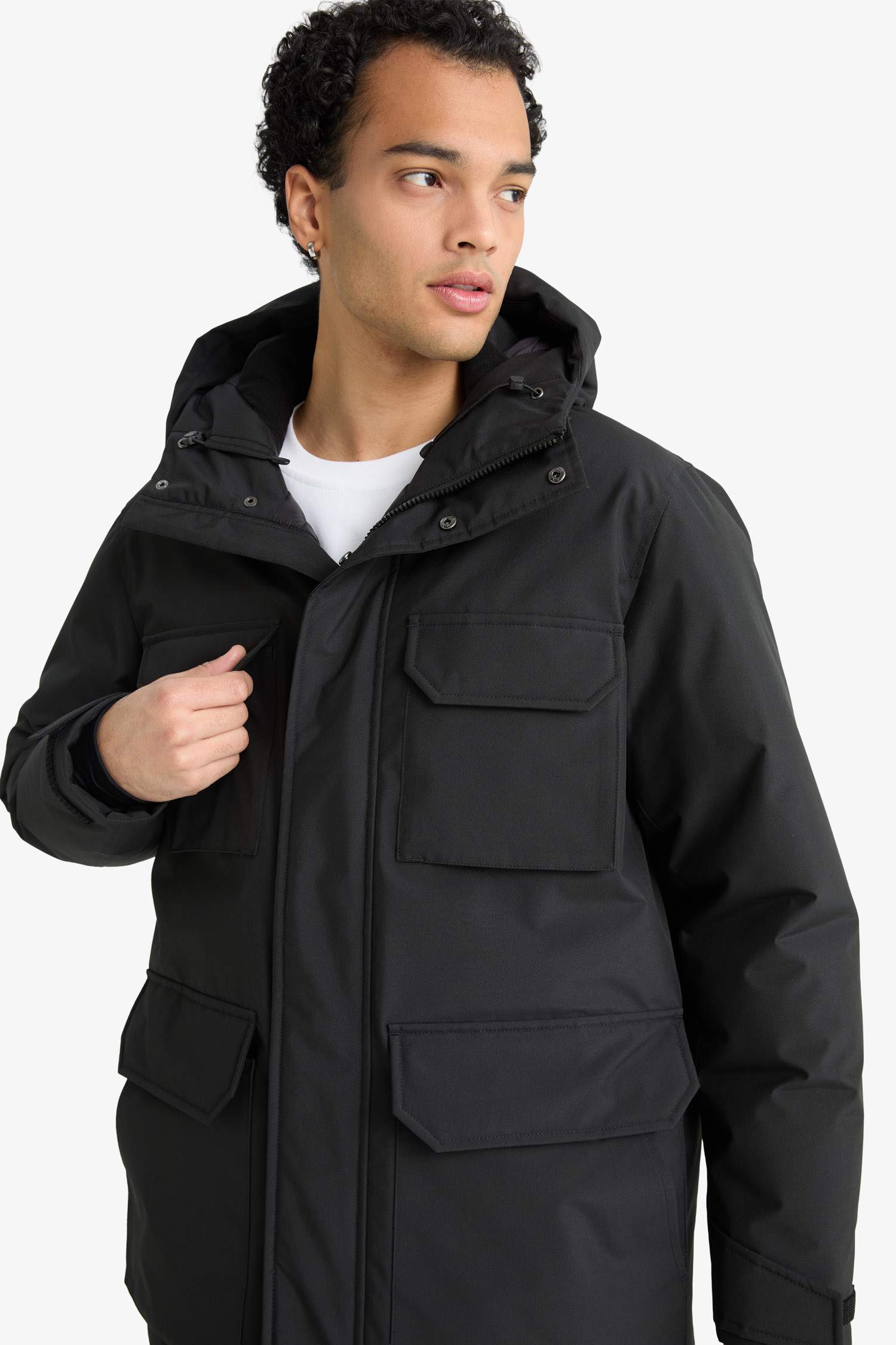 Su İtici Regular Fit Kapüşonlu Çift Cepli Fermuarlı Çıtçıtlı Mont