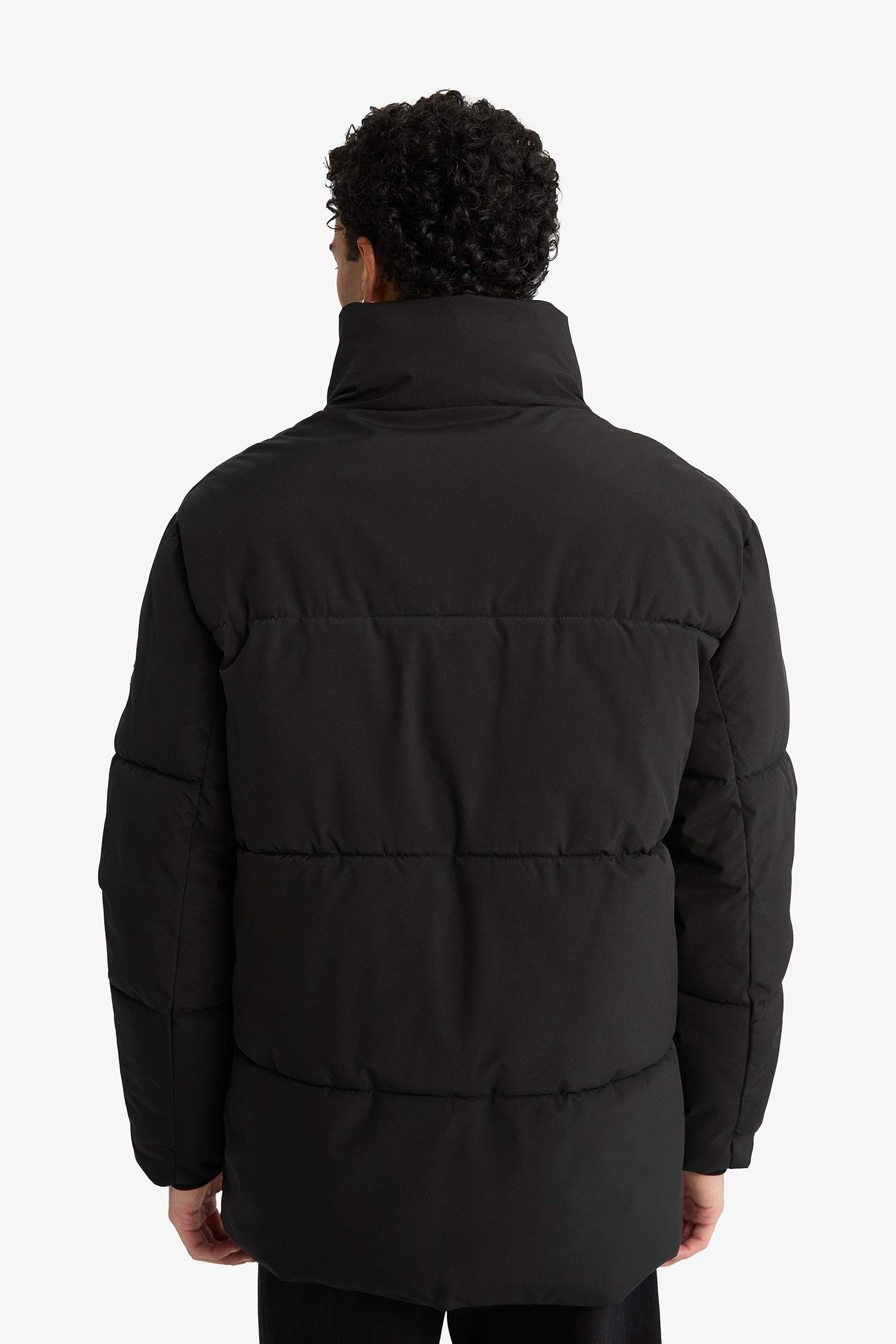 Su İtici Regular Fit Dik Yaka İç Cepli Fermuarlı Cepli Mont