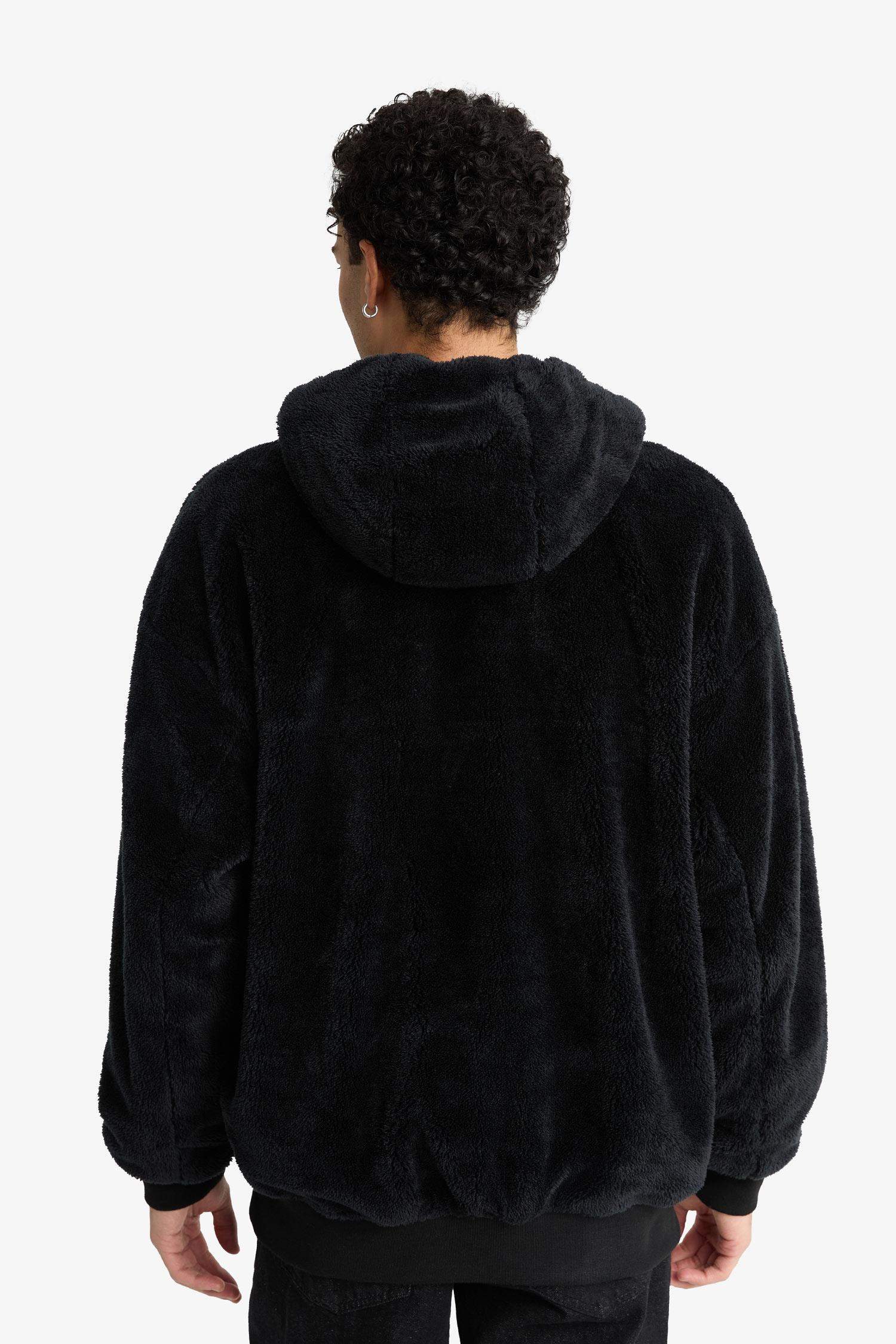 قمصلة نفخ اوفر سايز مقاوم للماء بتفاصيل تريكو