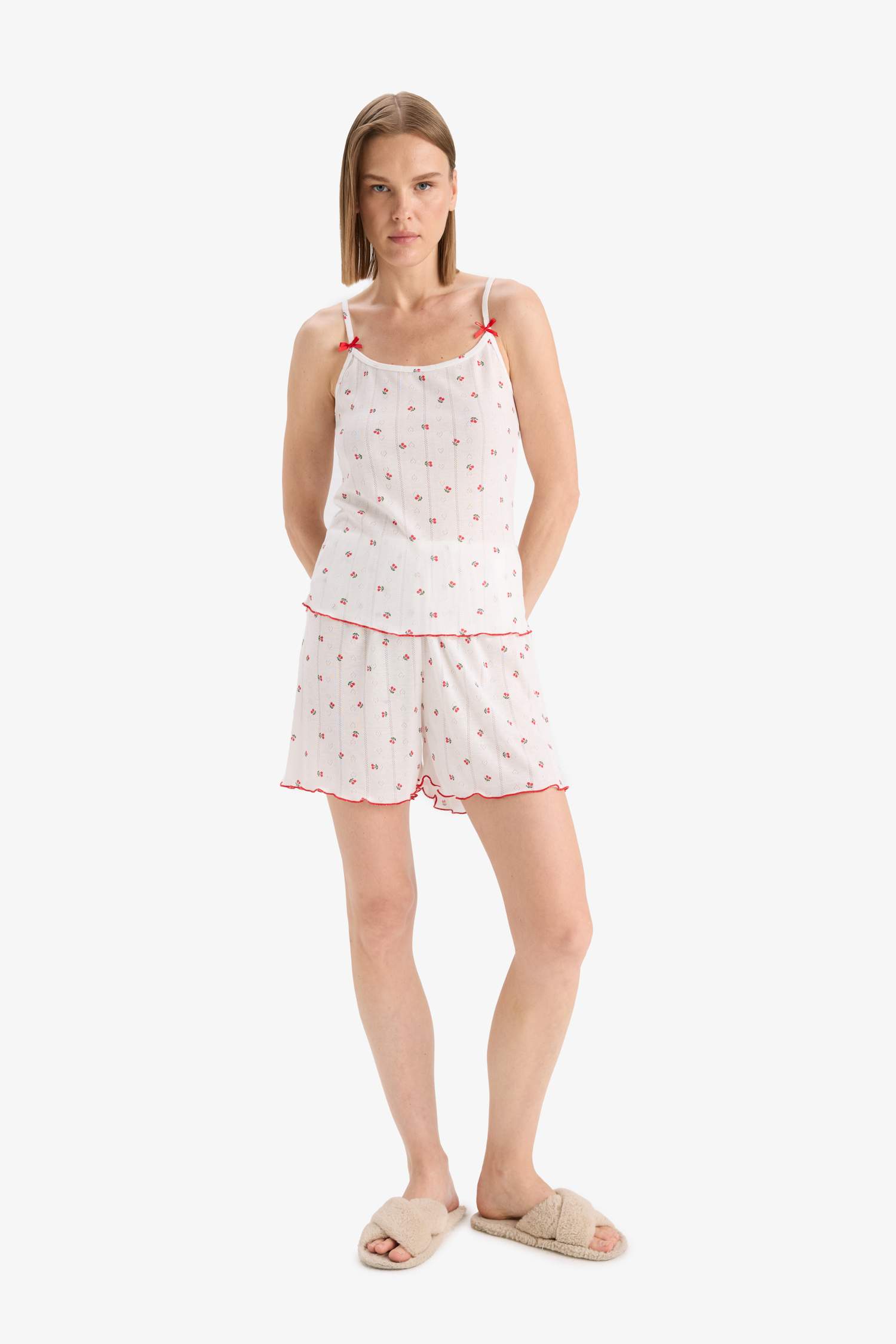 Regular Fit Pijama Takımı Desenli Askılı Üst Beli Lastikli Şort-Fall in Love