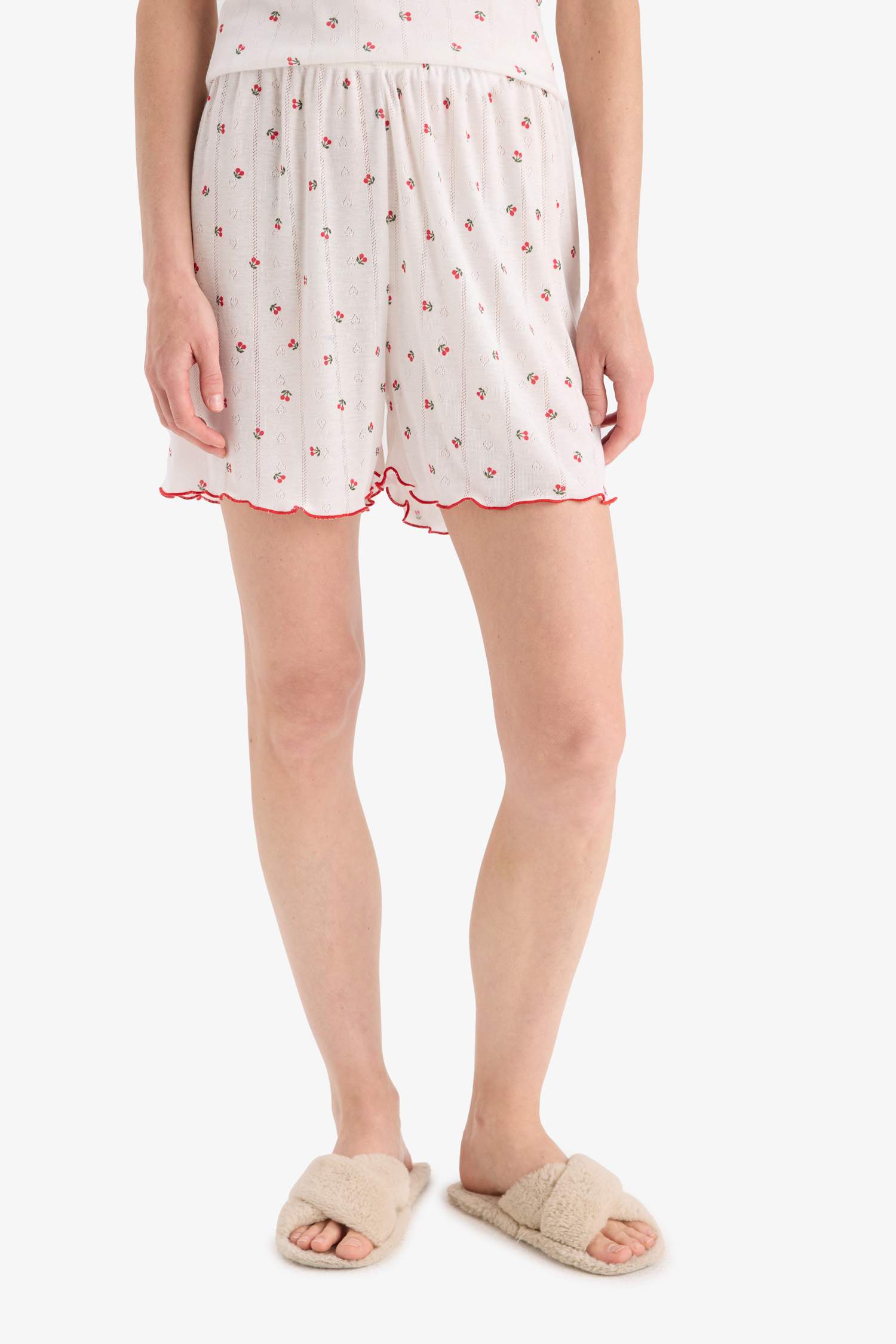 Regular Fit Pijama Takımı Desenli Askılı Üst Beli Lastikli Şort-Fall in Love