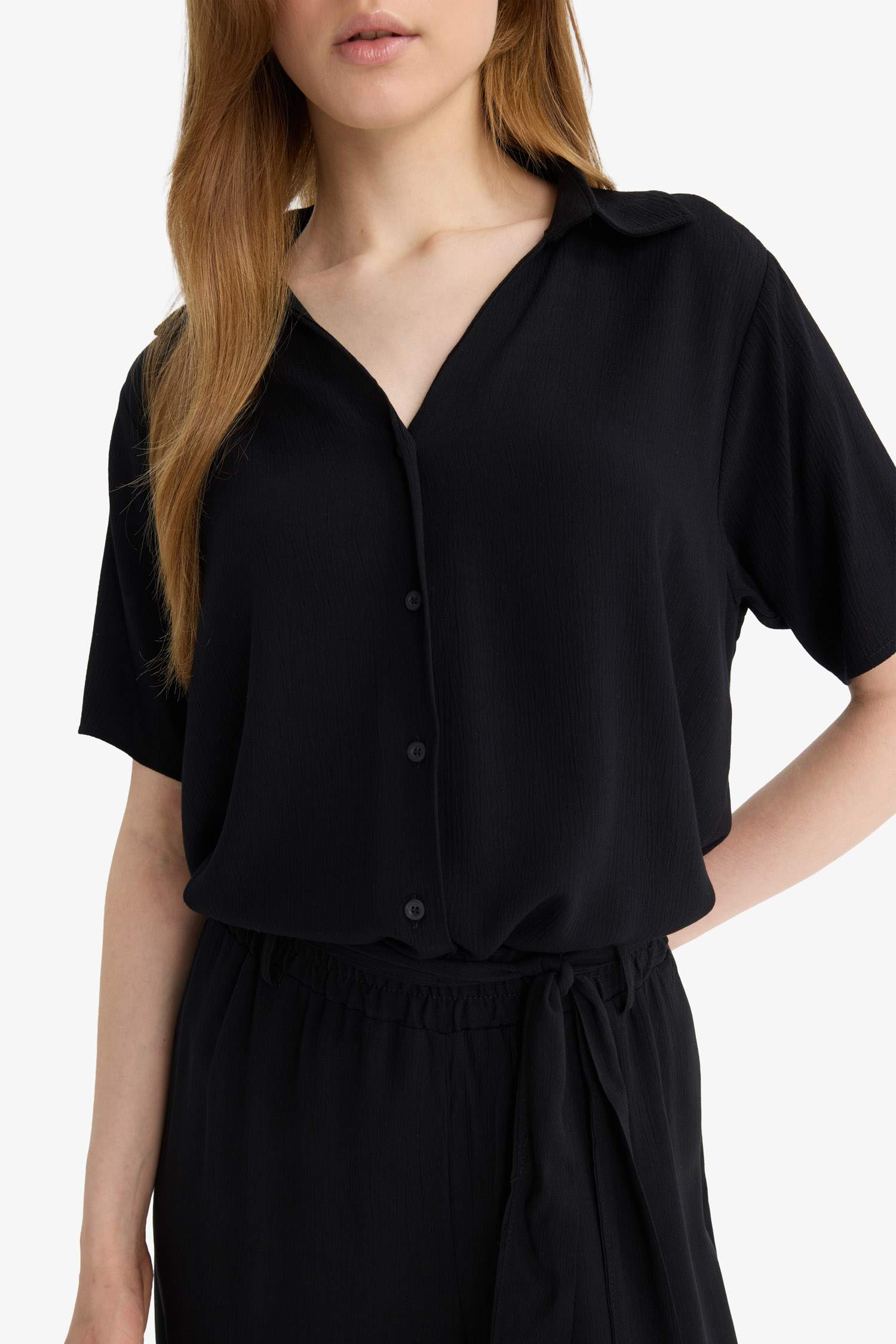 Regular Fit Kaçık Yaka Krinkıl Viskon Kısa Kollu Siyah Gömlek