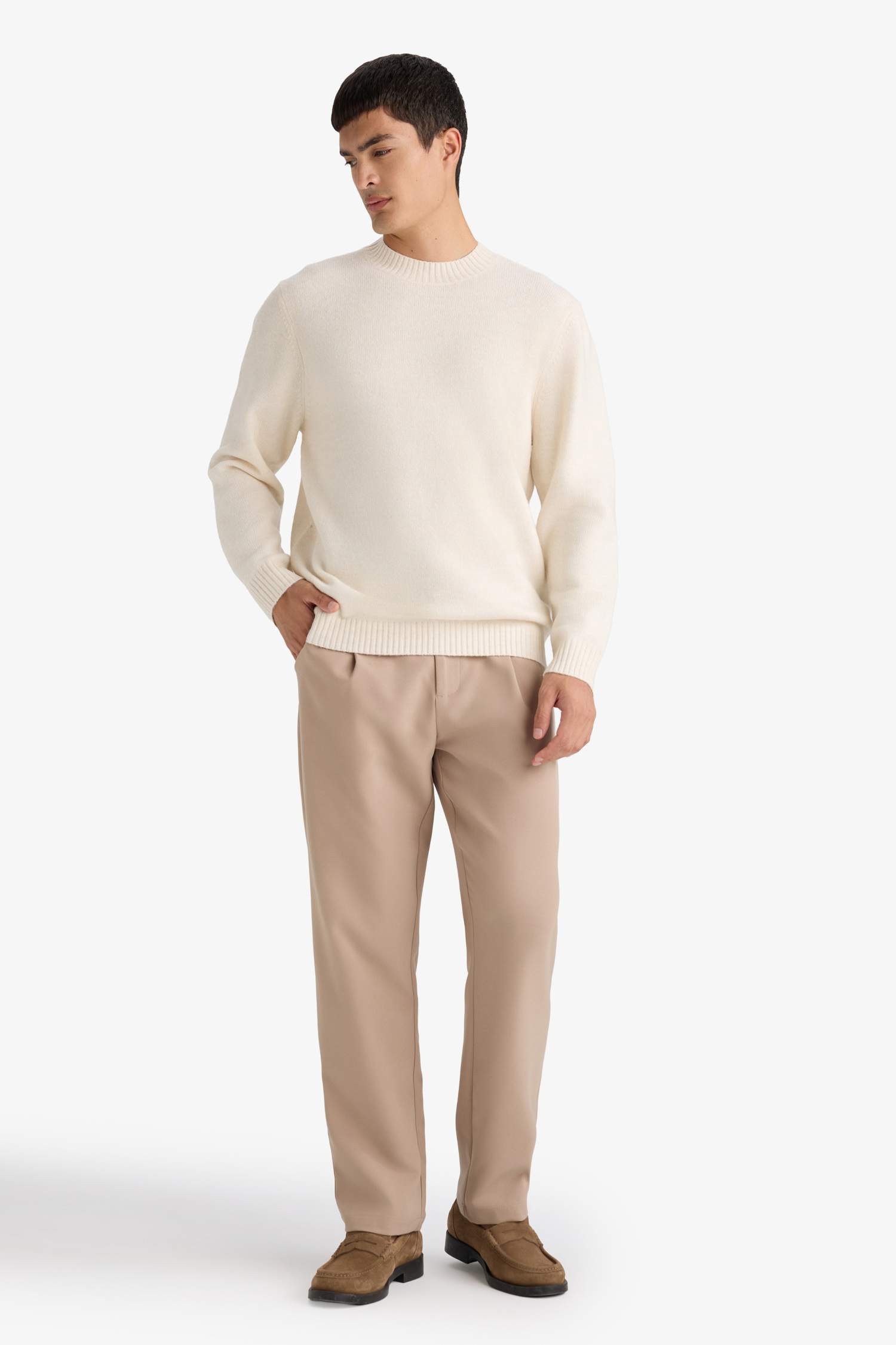 بلوفر صوف برقبة دائرية مقاس ريلاكس فيت قصة مريحة