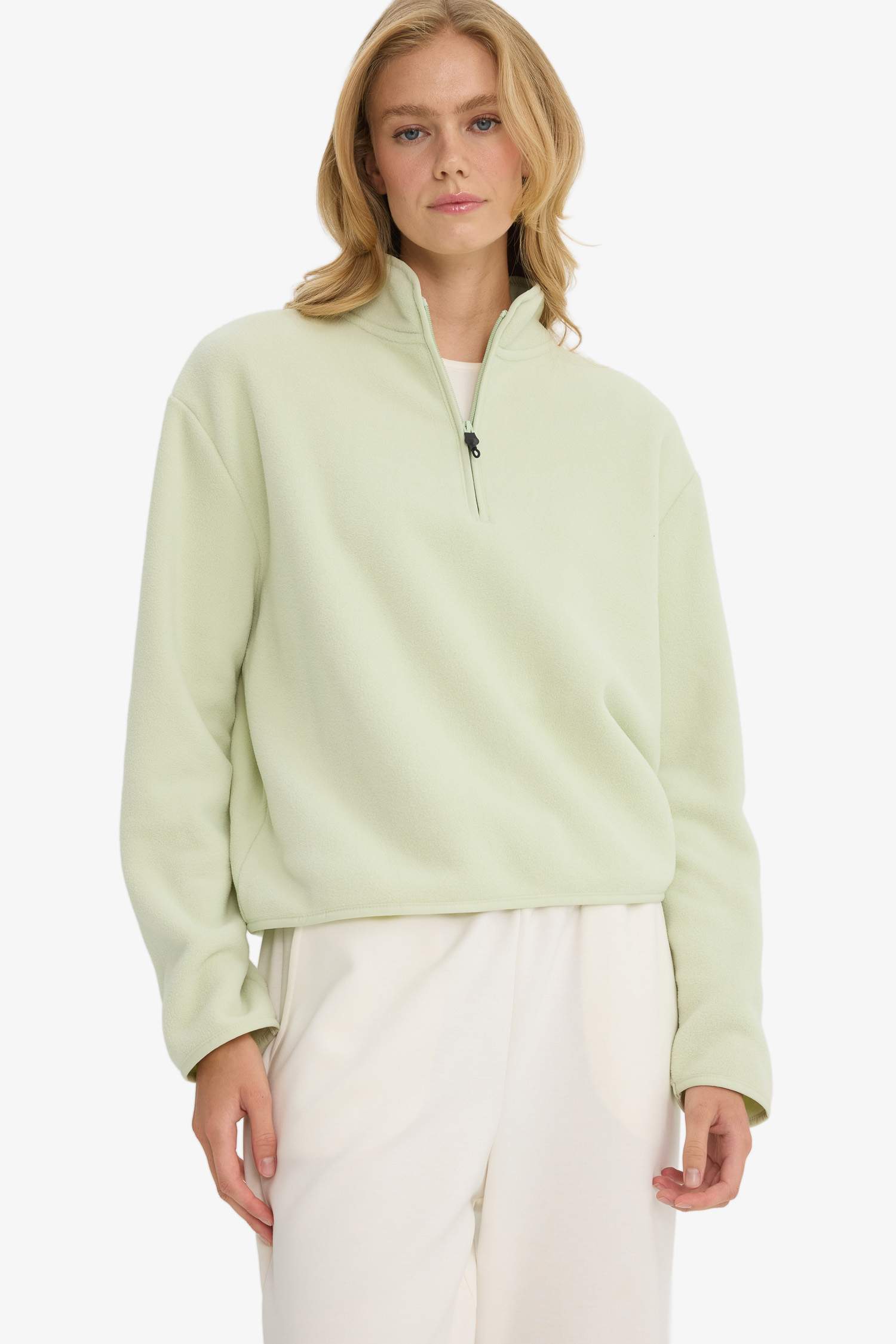 سويت شيرت قصة مريحة برقبة عالية