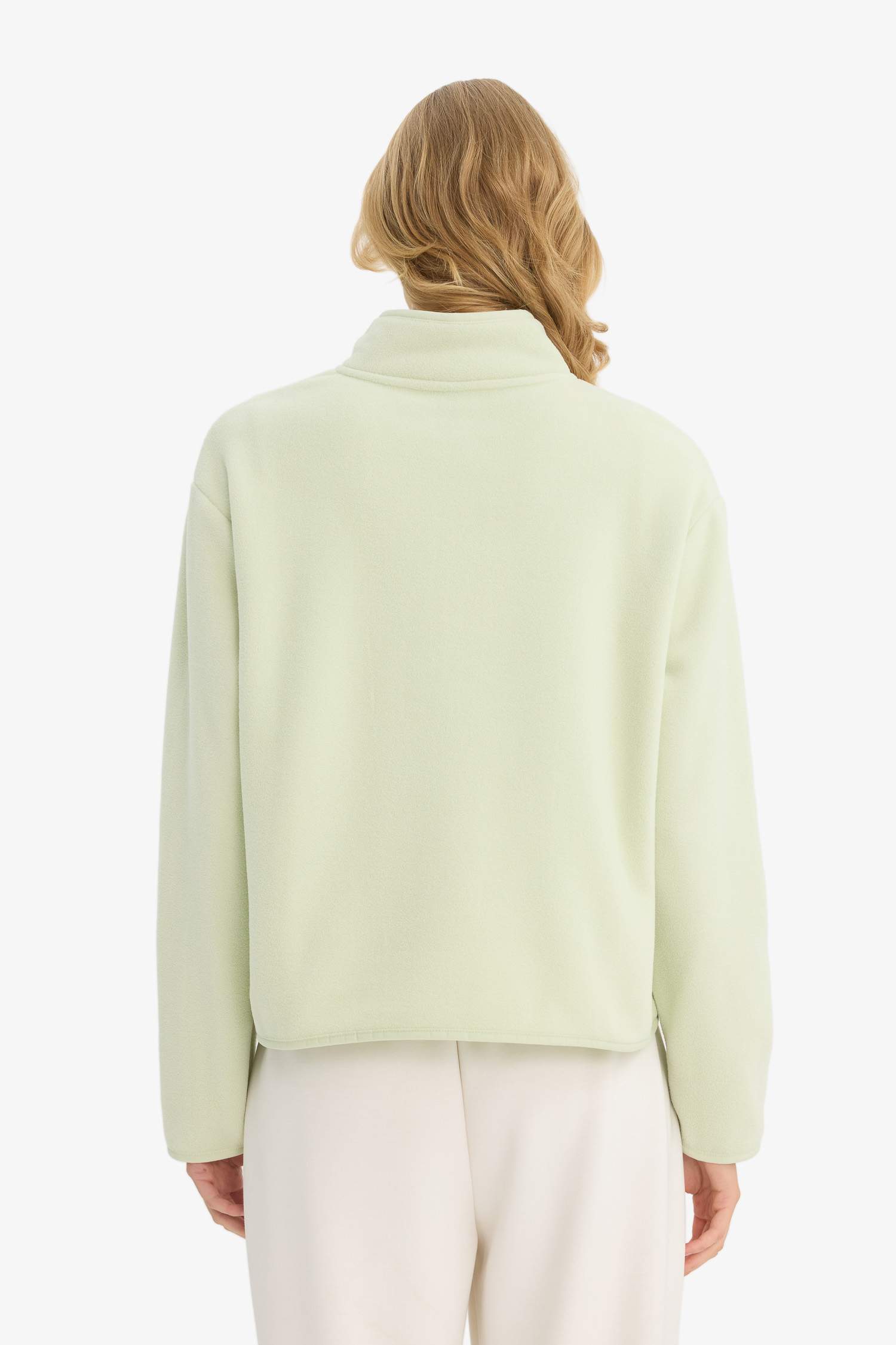 سويت شيرت قصة مريحة برقبة عالية