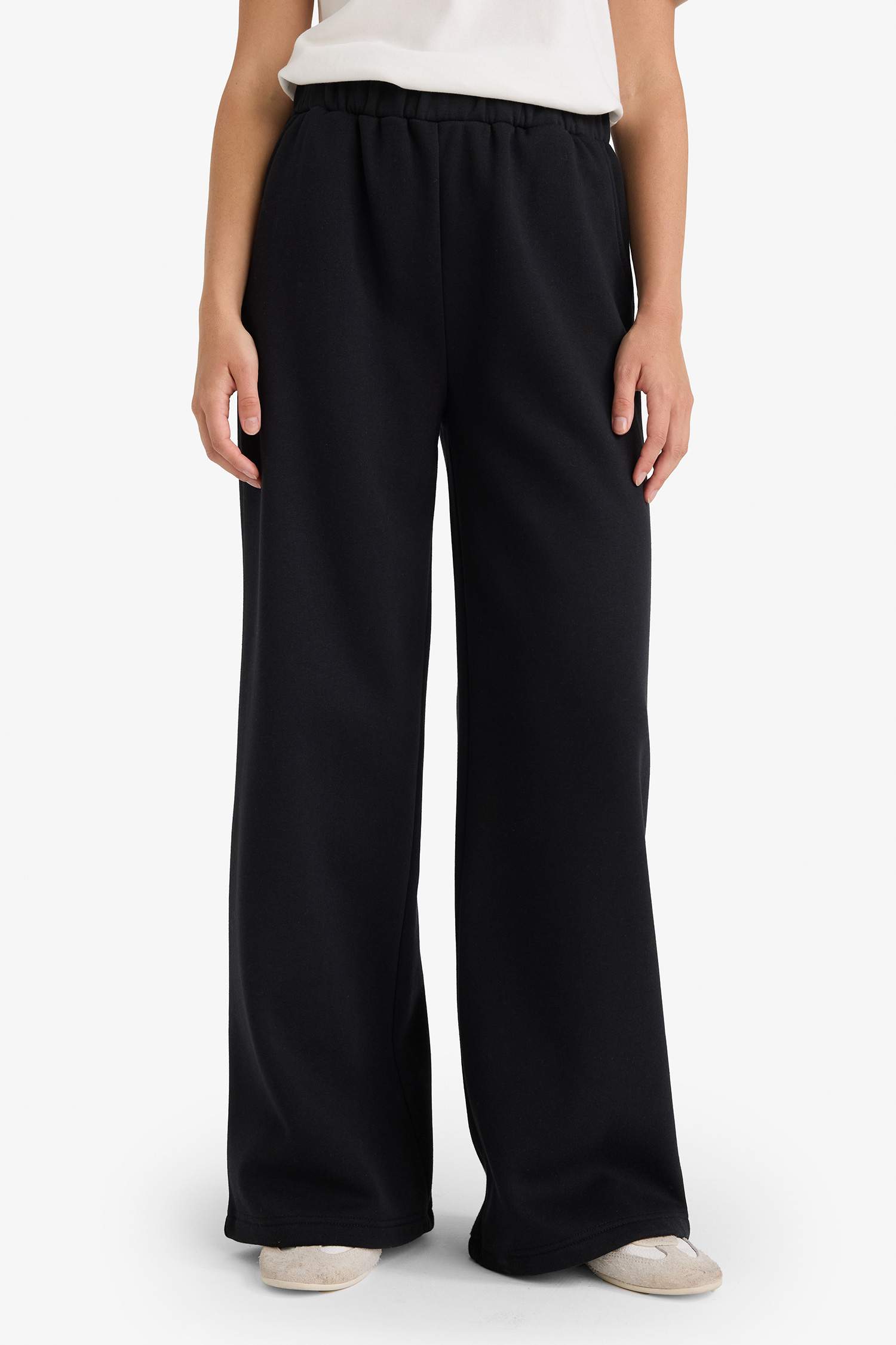 Straight Fit Pocketed Trousers