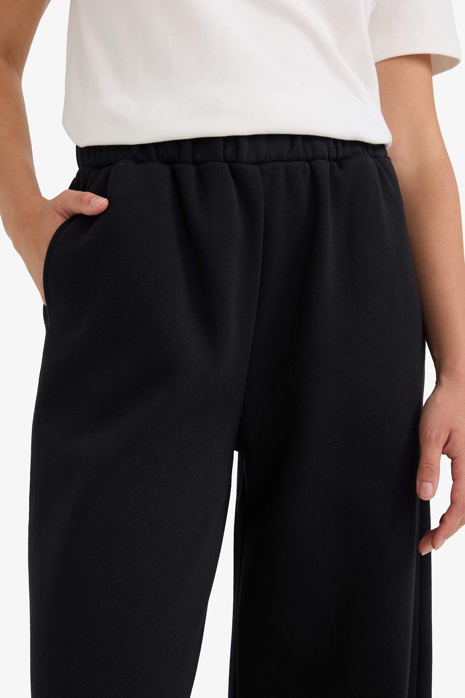 Straight Fit Pocketed Trousers