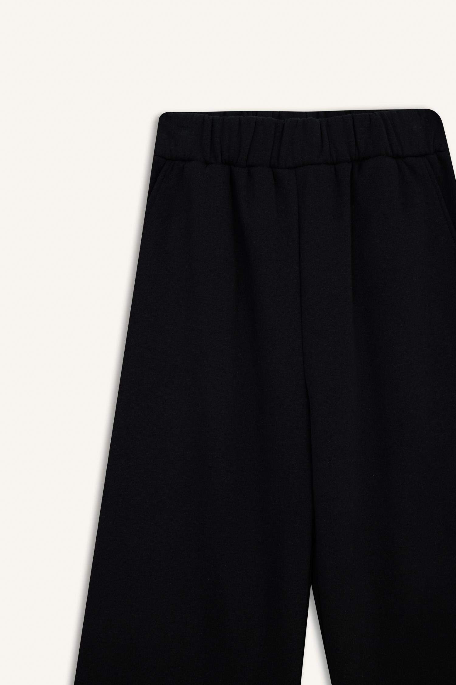 Straight Fit Pocketed Trousers