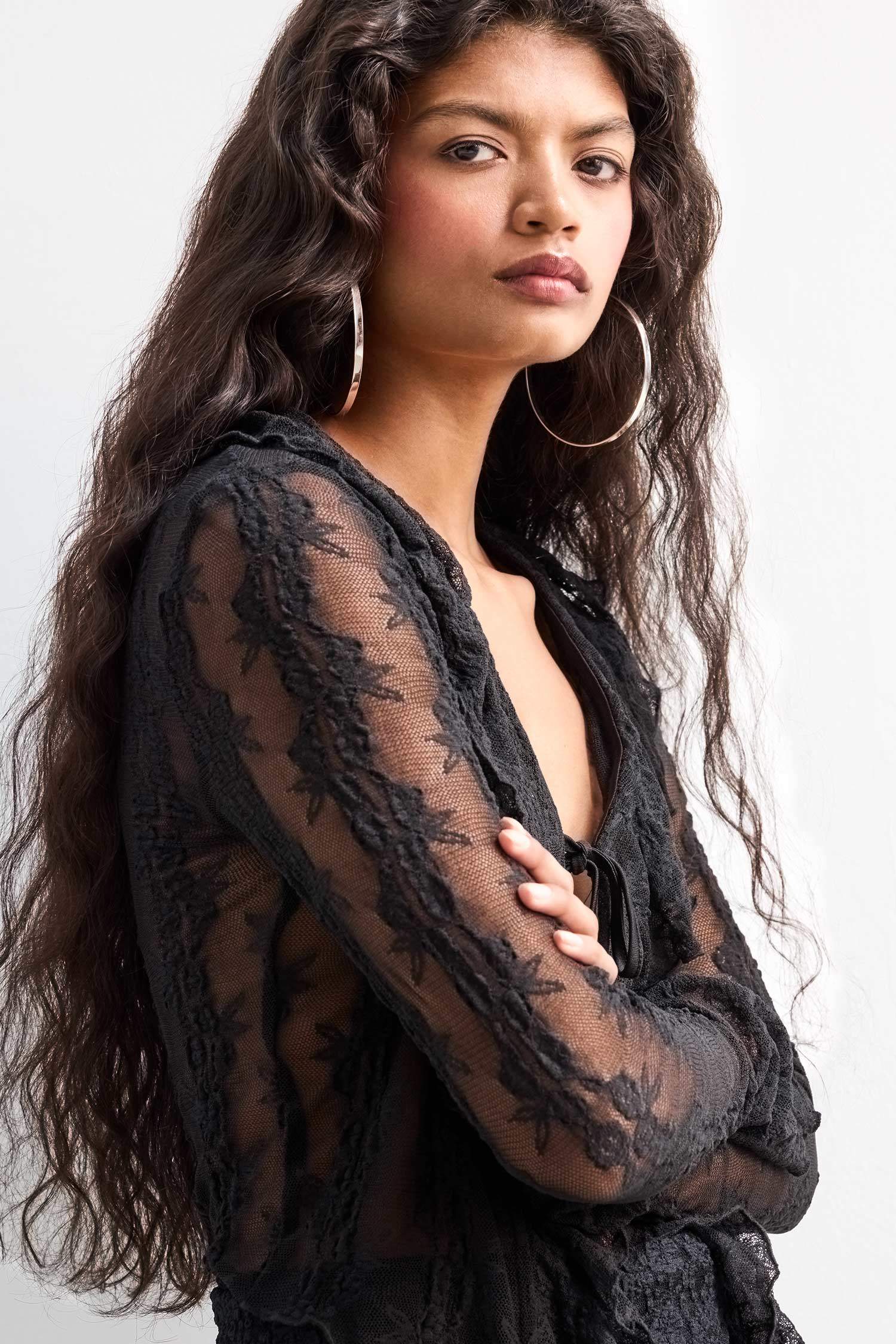 Slim Fit Dar Kesim V Yaka Dantel Önden Bağlamalı Uzun Kollu Bluz