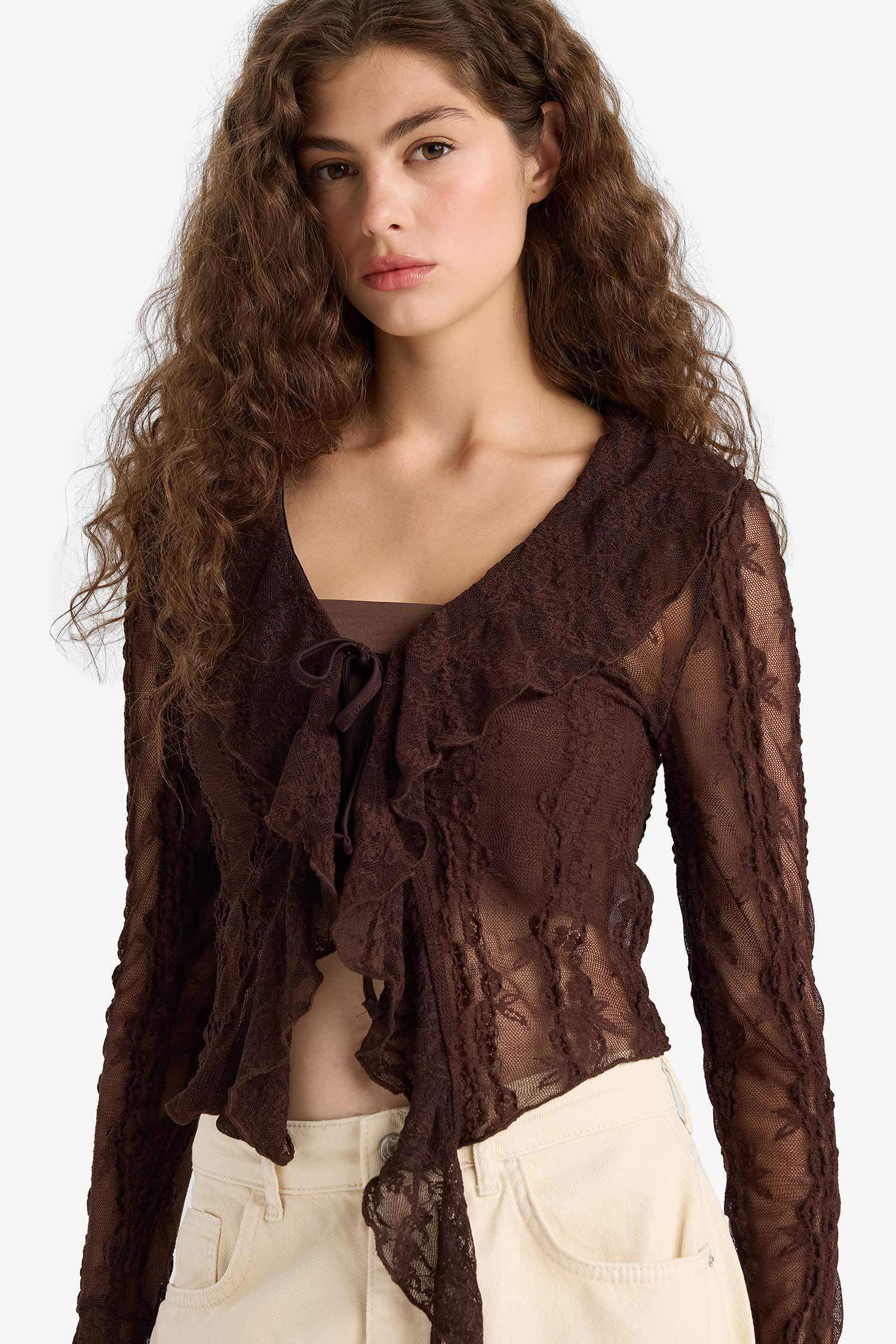 Blouse slim en dentelle à col V et manches longues