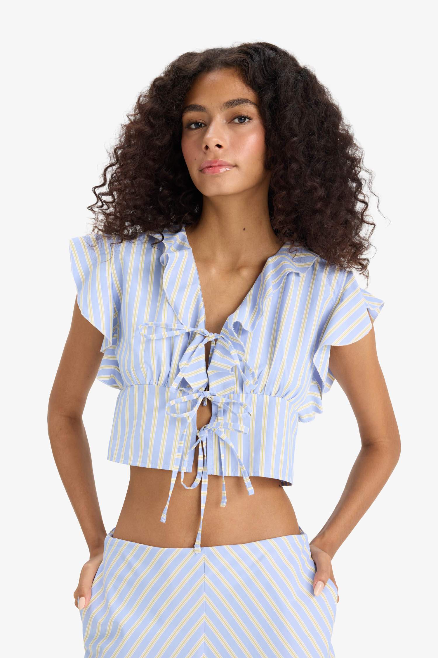 Slim Fit Dar Kesim V Yaka Çizgili Önden Bağlamalı Poplin Kolsuz Bluz