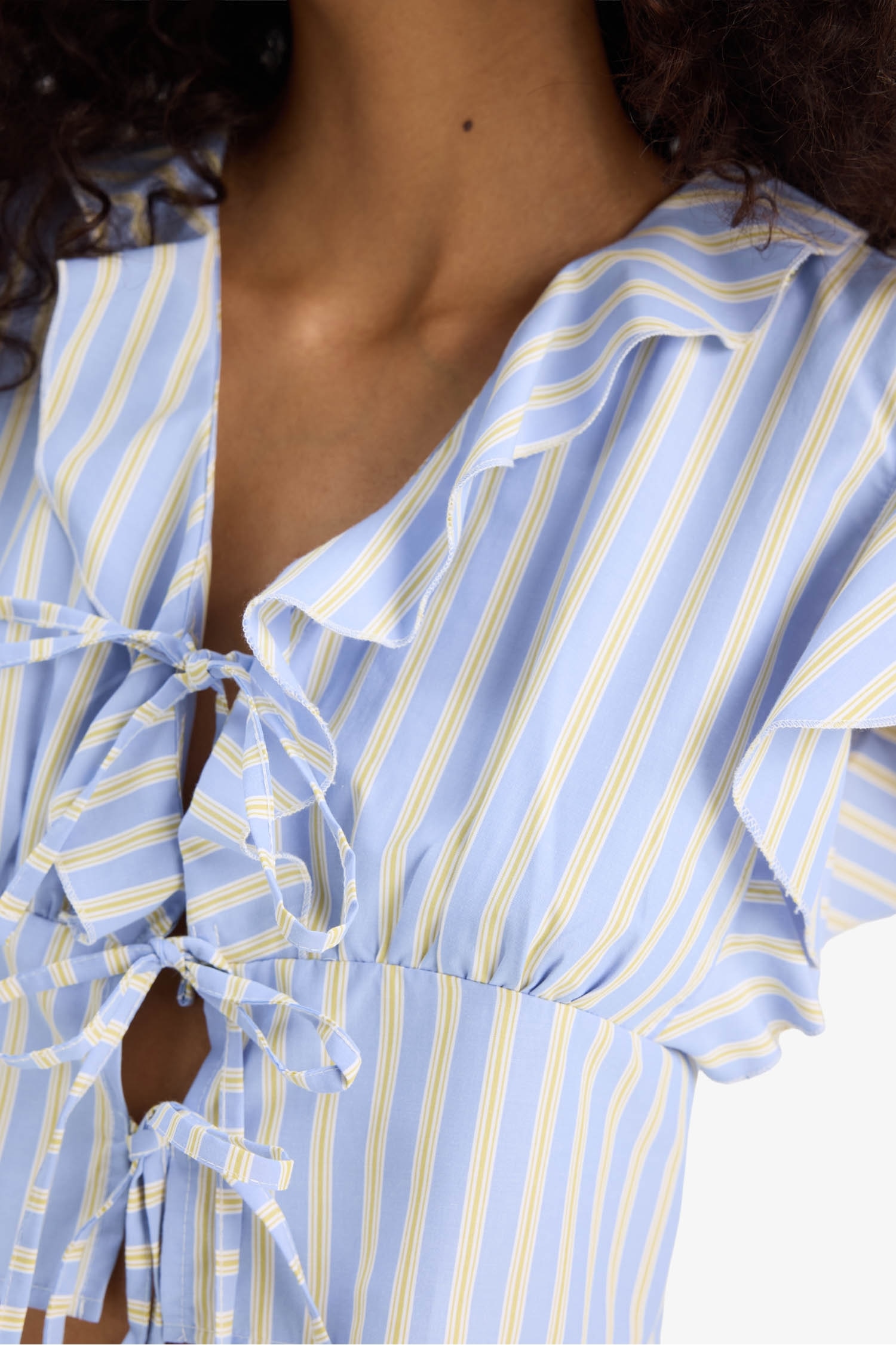 Slim Fit Dar Kesim V Yaka Çizgili Önden Bağlamalı Poplin Kolsuz Bluz