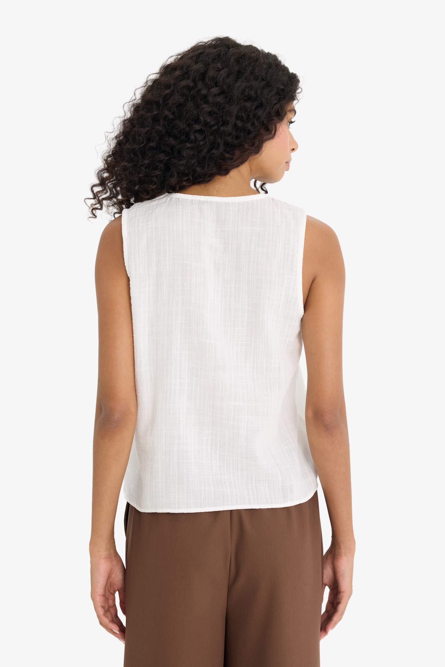 Regular Fit Bisiklet Yaka Önden Bağlamalı Kolsuz Bluz