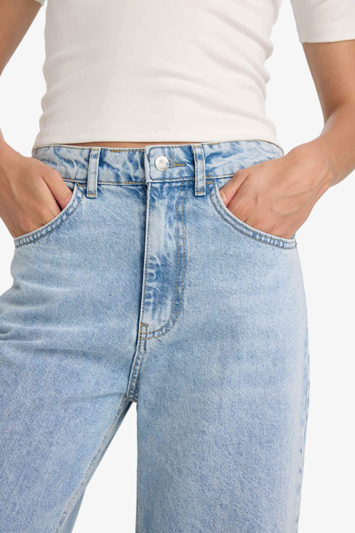 Barrel Fit Regular Waist Ankle Length Trousers