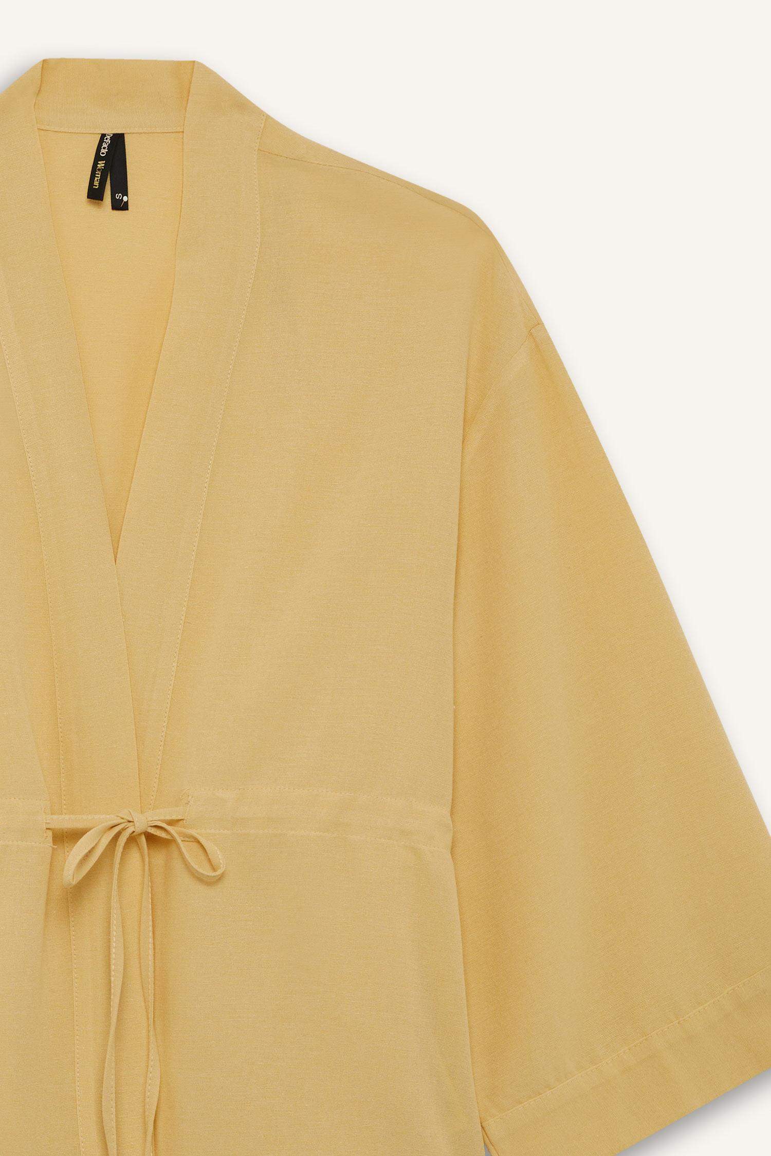 Удлинённая рубашка-блузка с разрезом и длинными рукавами