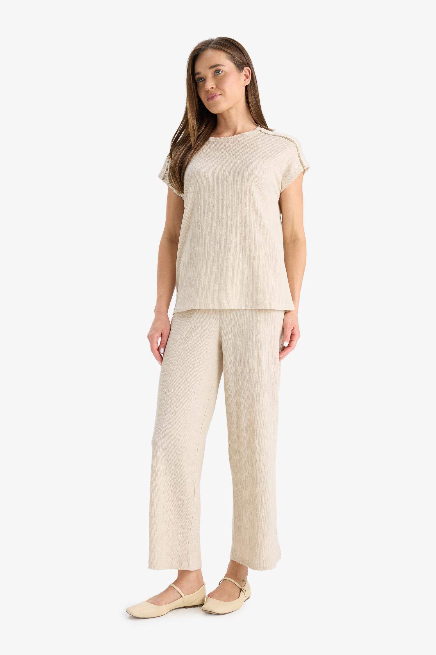 شورت عادي قماش مجعد بخصر مطاطي