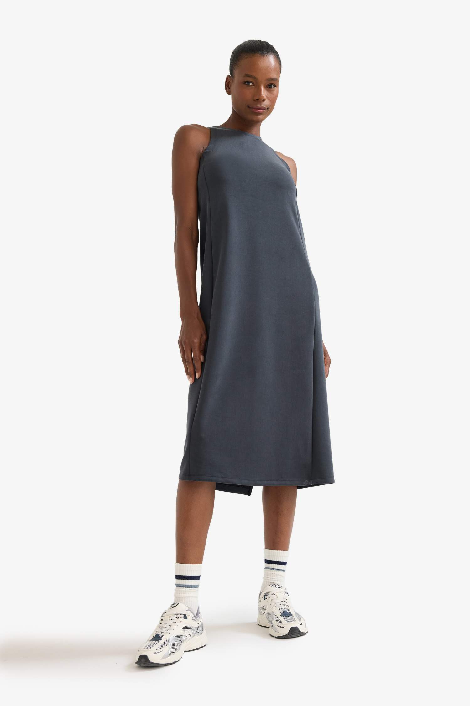 DeFactoFit Yuvarlak Yaka Modal Kolsuz Midi Elbise