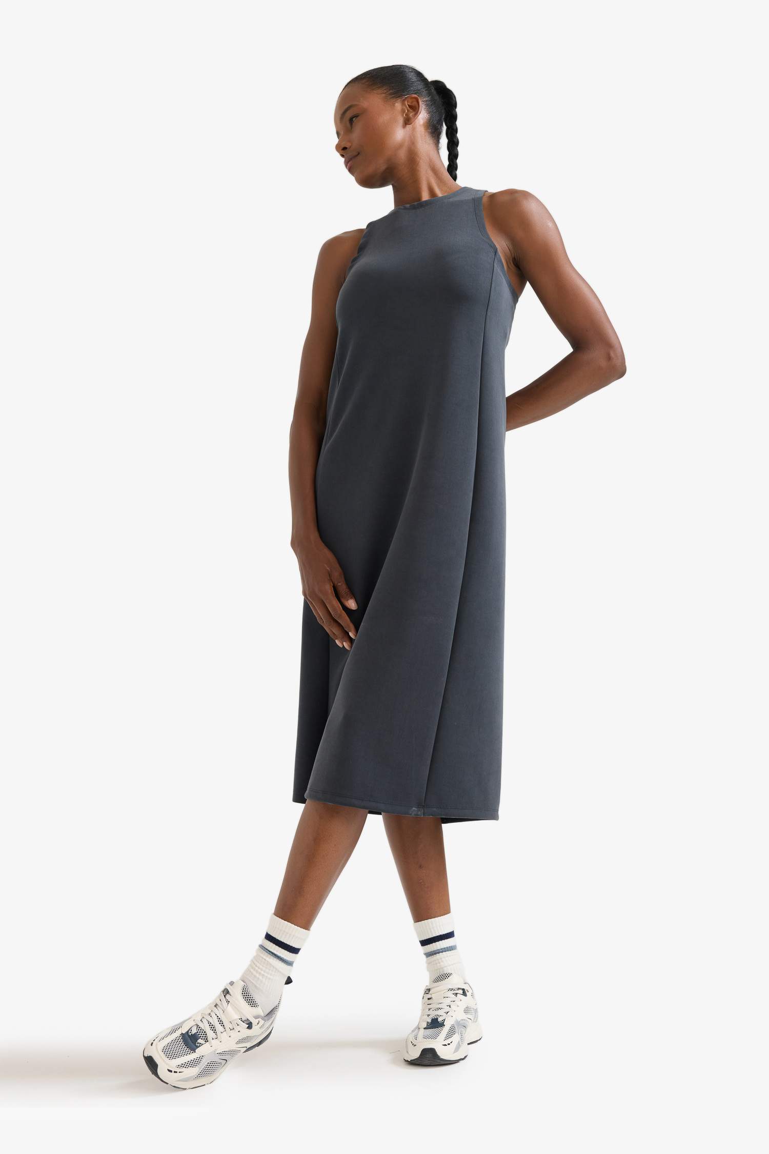 DeFactoFit Yuvarlak Yaka Modal Kolsuz Midi Elbise