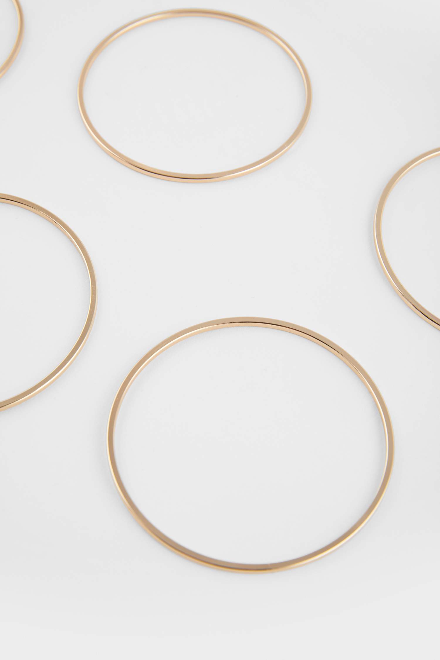 طقم 5 أساور ذهبية نسائي