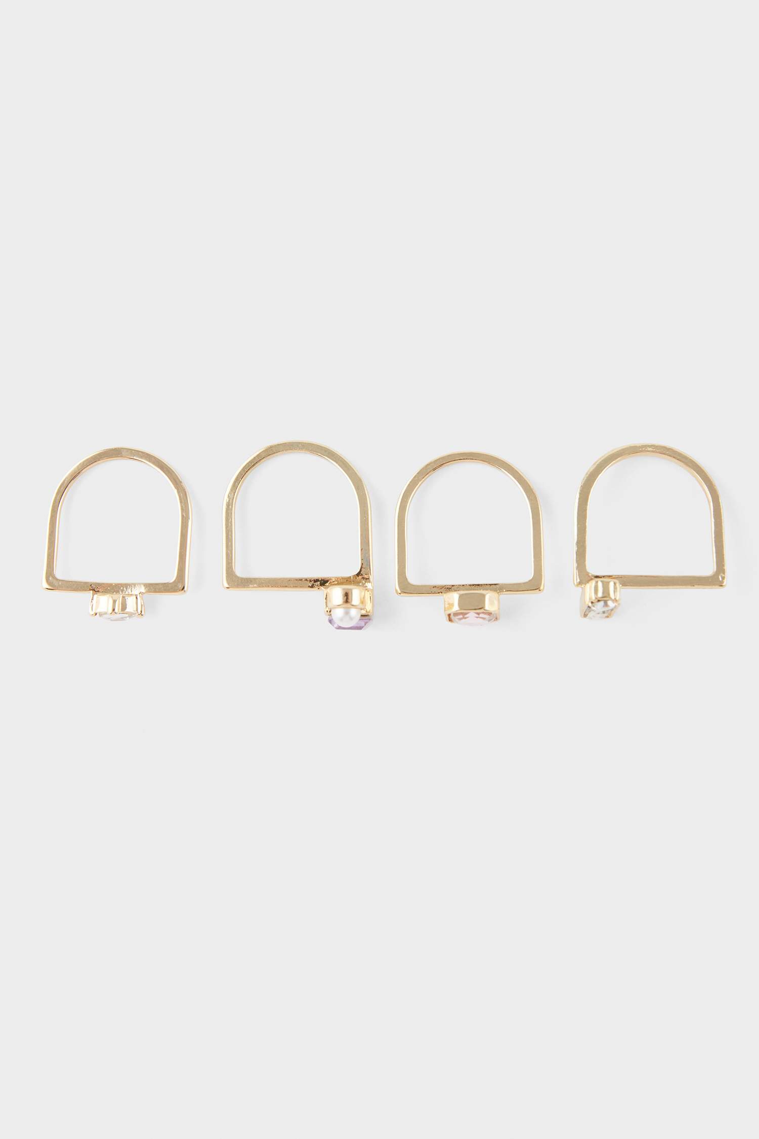 Woman 4 Piece Stoned Gold Rings