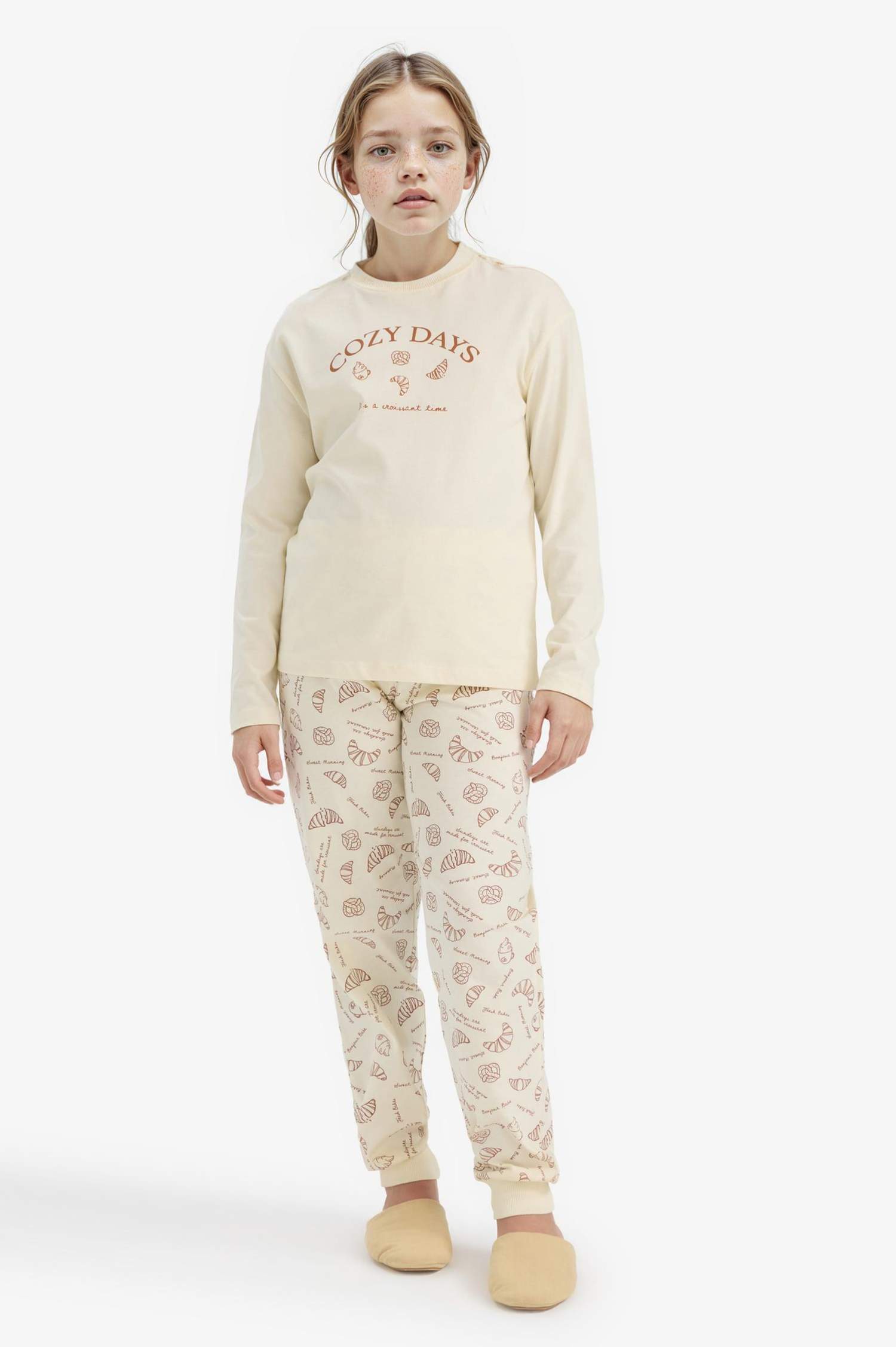 Kız Çocuk Pijama Takımı Baskılı Uzun Kollu Üst Desenli Uzun Alt