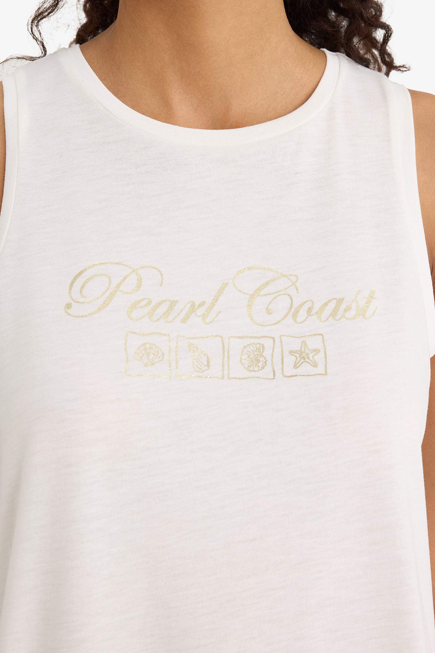 تيشيرت كت قصة مريحة وطبعة شعار