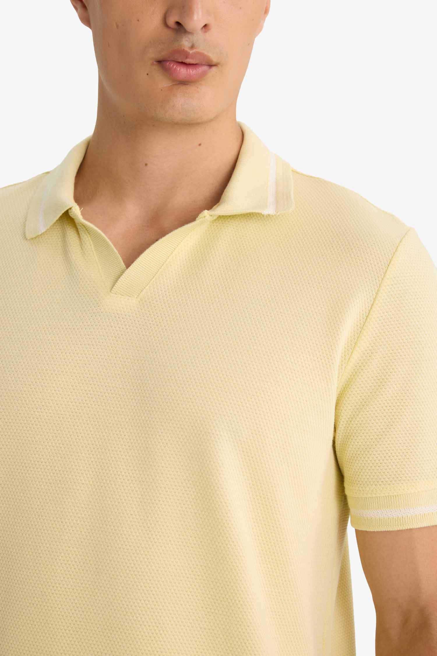 تيشيرت بولو نص ردن منسوج قصة عادية