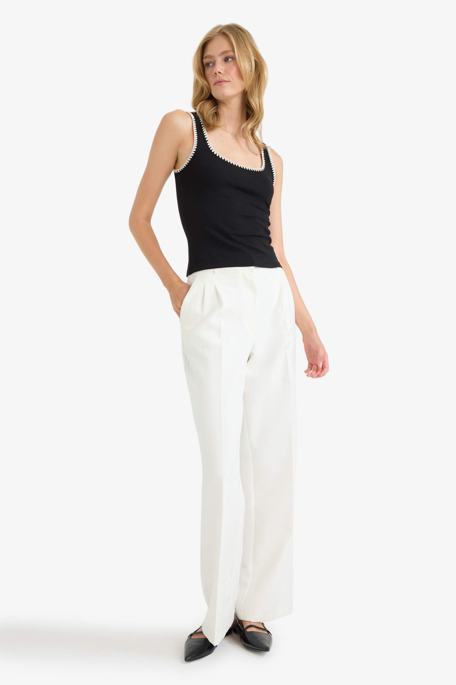 Slim Fit Dar Kesim Yuvarlak Yaka Ribana Atlet