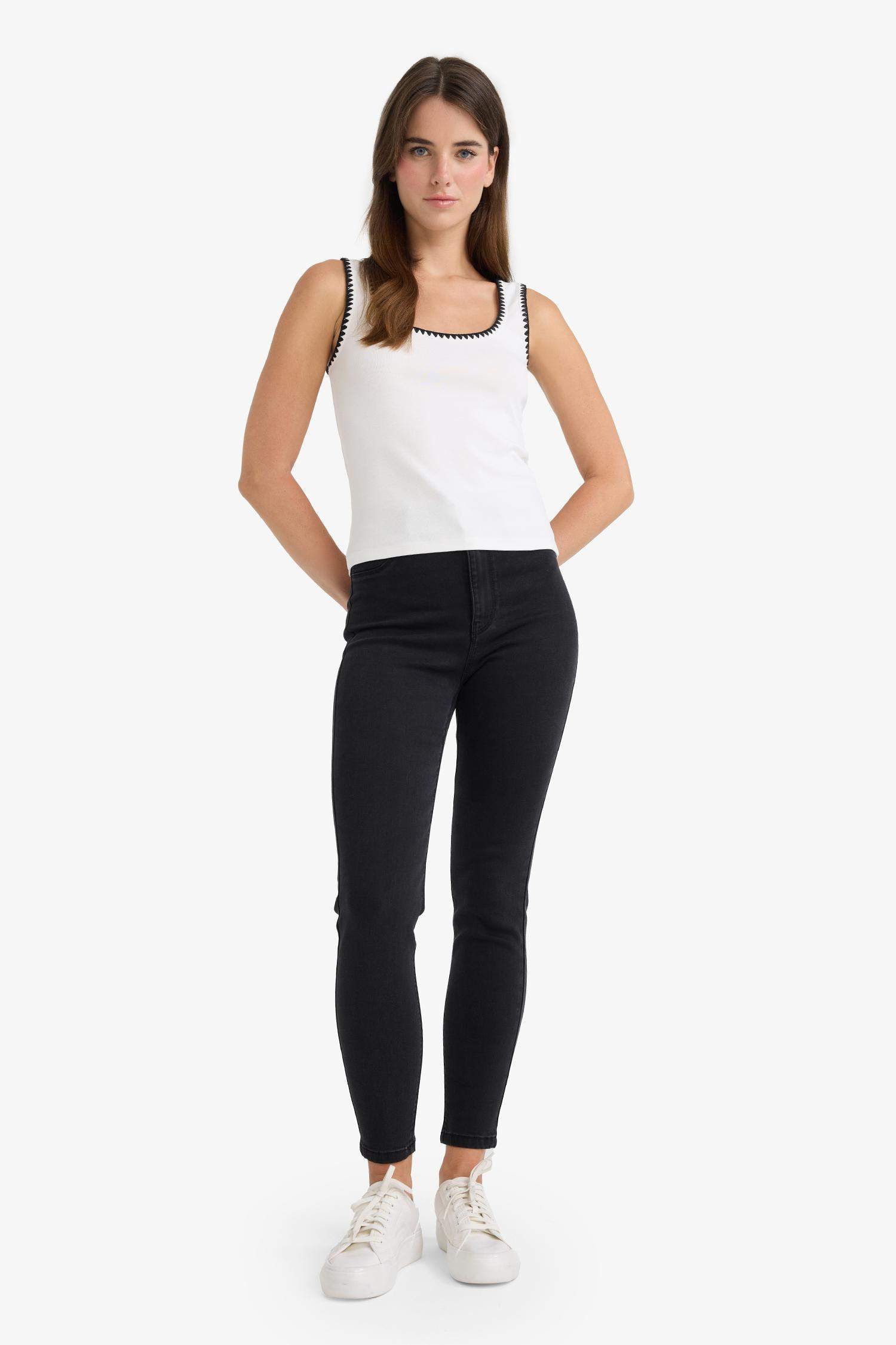 Slim Fit Dar Kesim Yuvarlak Yaka Ribana Atlet