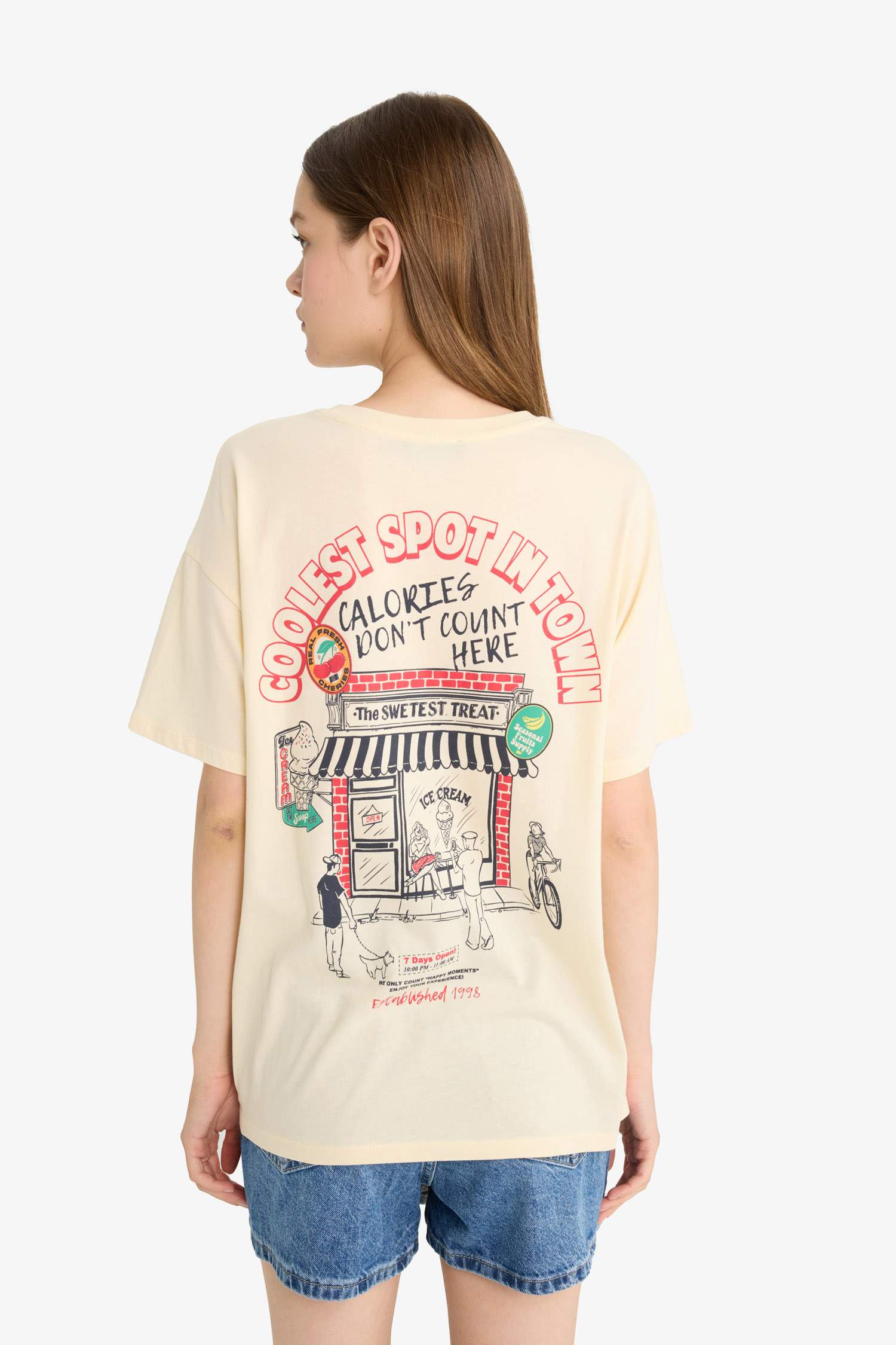 تيشيرت نص ردن اوفر سايز بياخة مستديرة وطبعة من الخلف