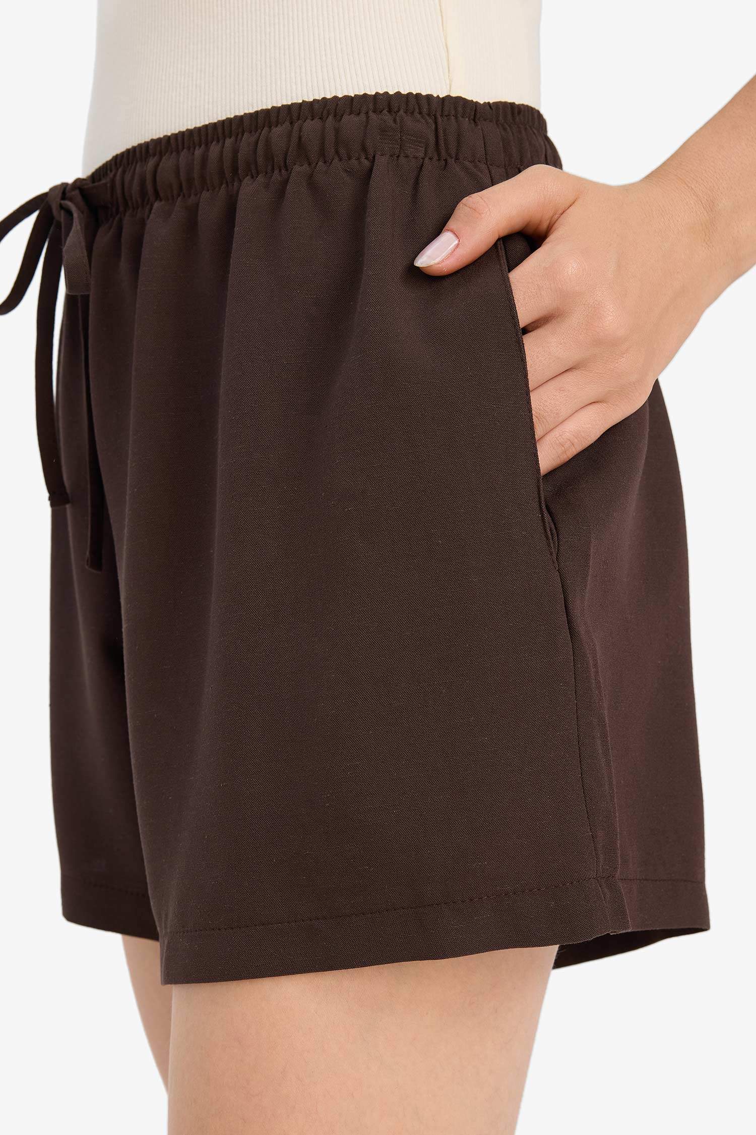 Normal Bel Kısa Paça Keten Karışımlı Şort