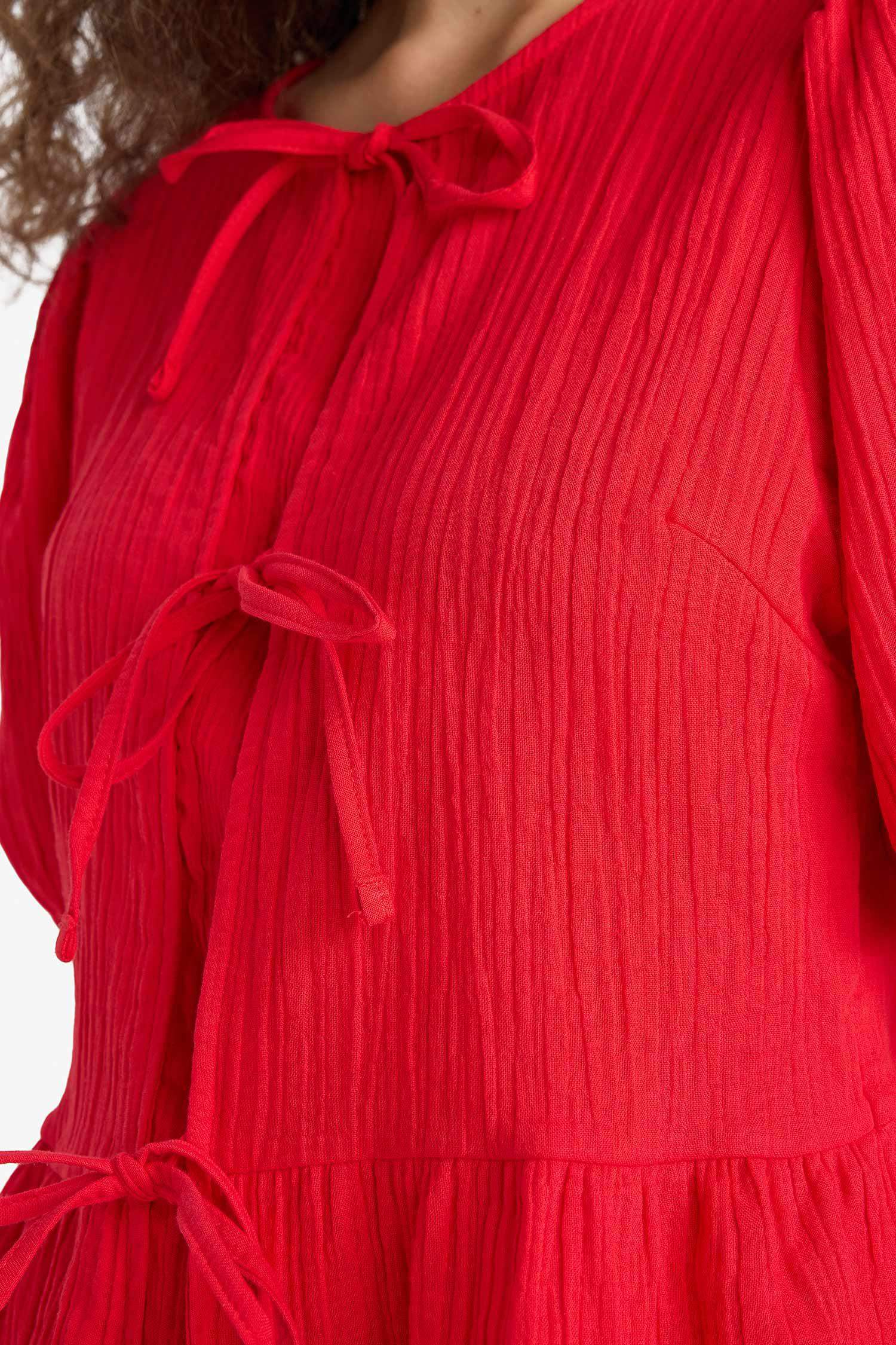 Regular Fit Bisiklet Yaka Önden Bağlamalı Dokulu Kırmızı Kısa Kollu Bluz