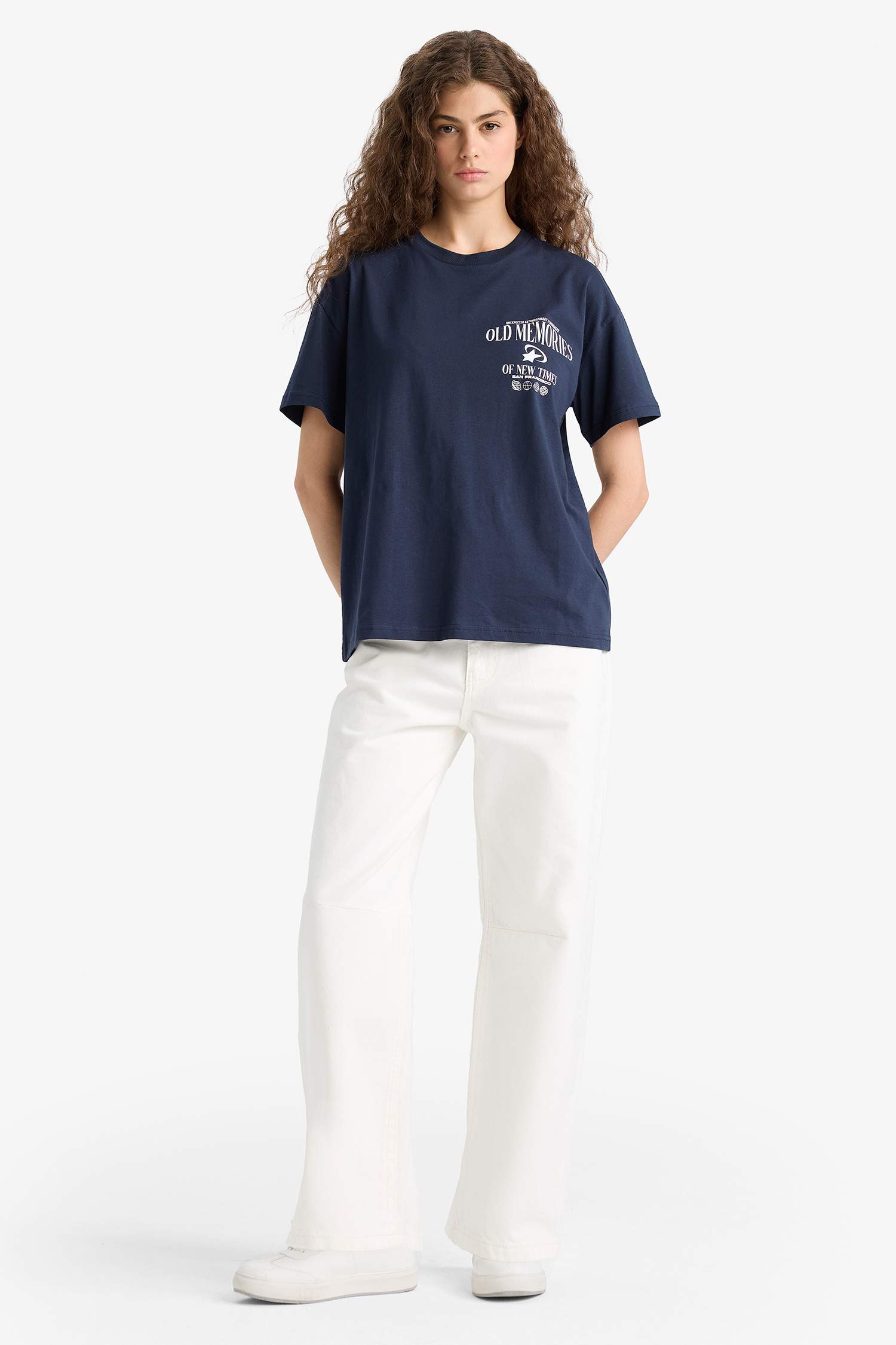 Oversize Geniş Kalıp Bisiklet Yaka Sırt Baskılı Kısa Kollu Tişört