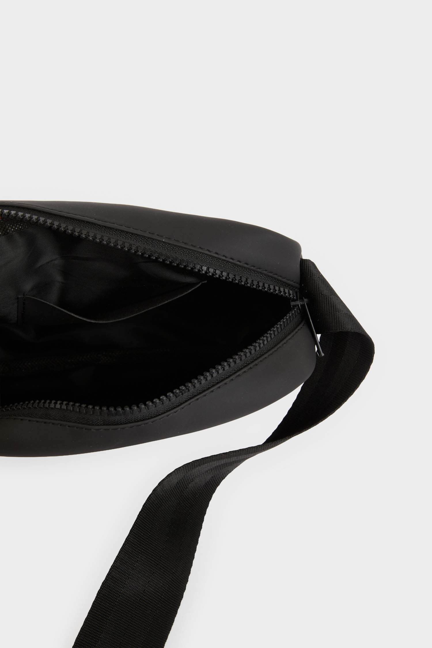 جنطة كروس بودي رجالي جلد صناعي