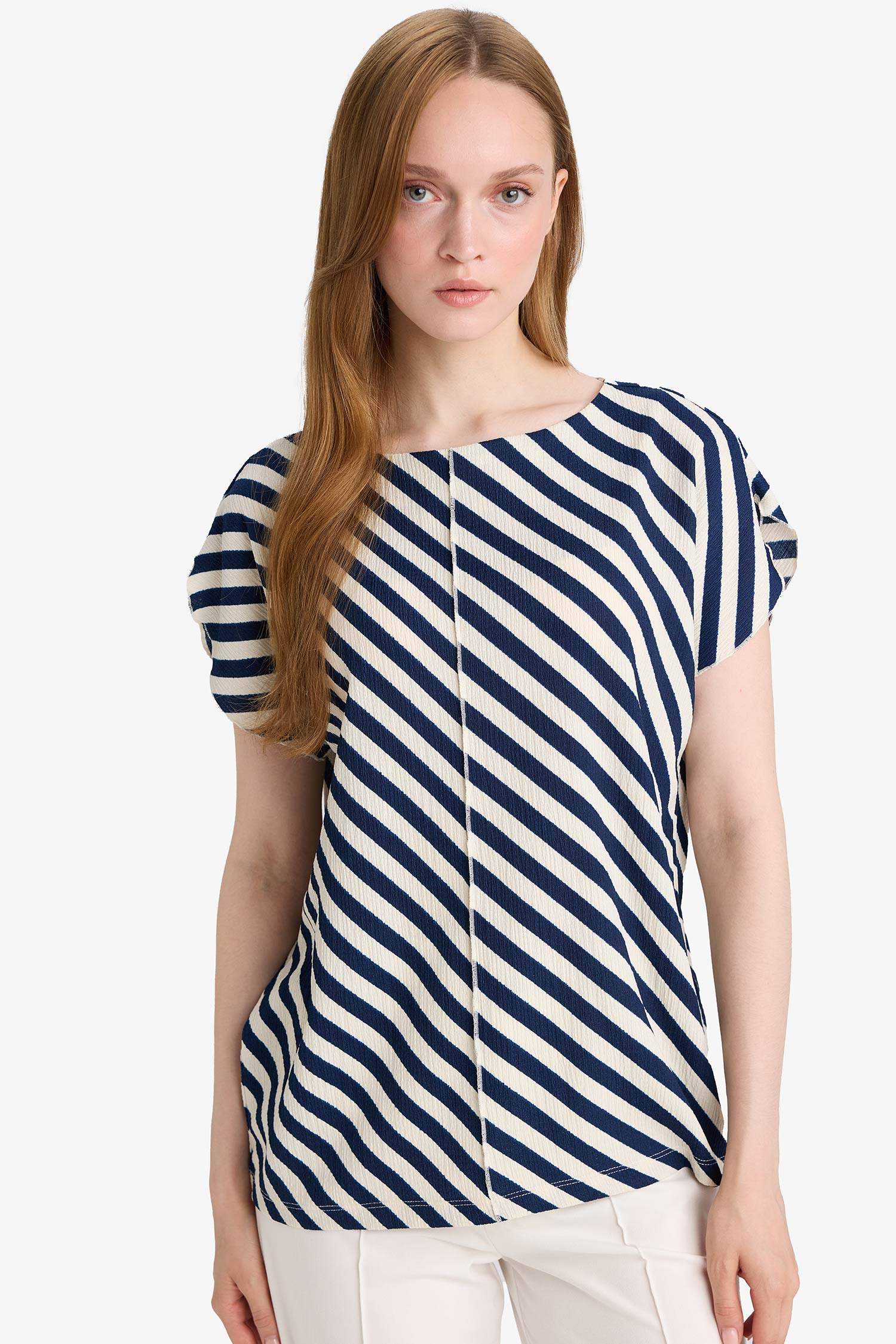 Regular Fit Kayık Yaka Bürümcük Çizgili Kısa Kollu Tişört