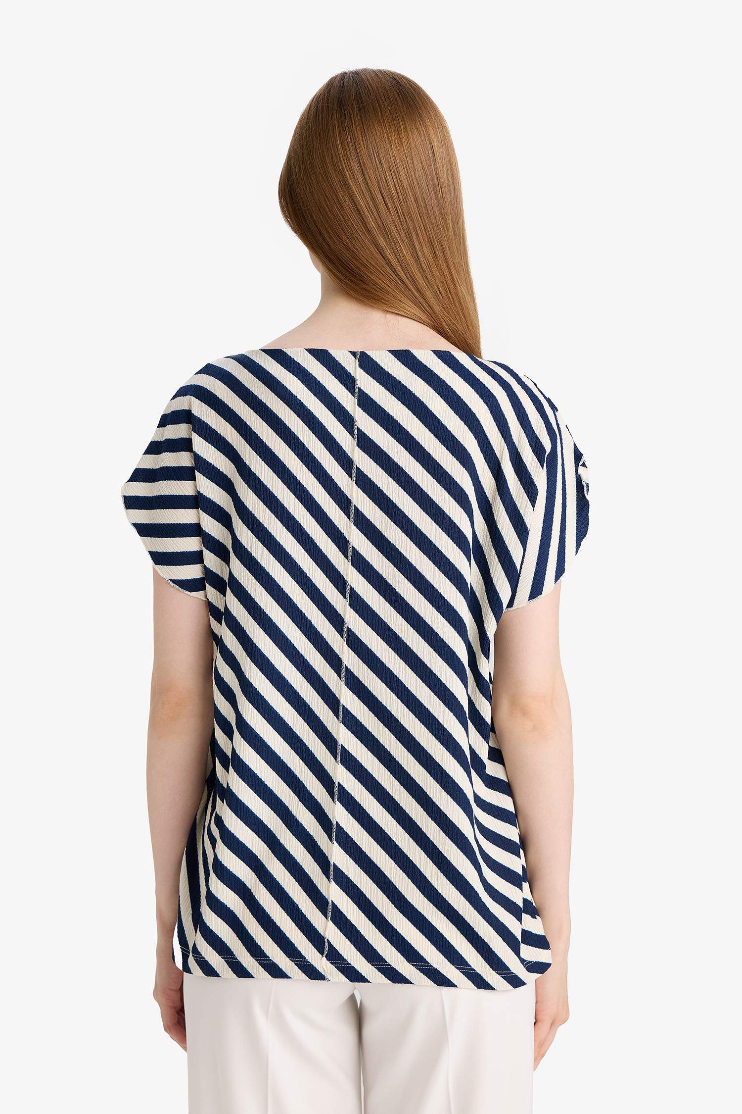Regular Fit Kayık Yaka Bürümcük Çizgili Kısa Kollu Tişört