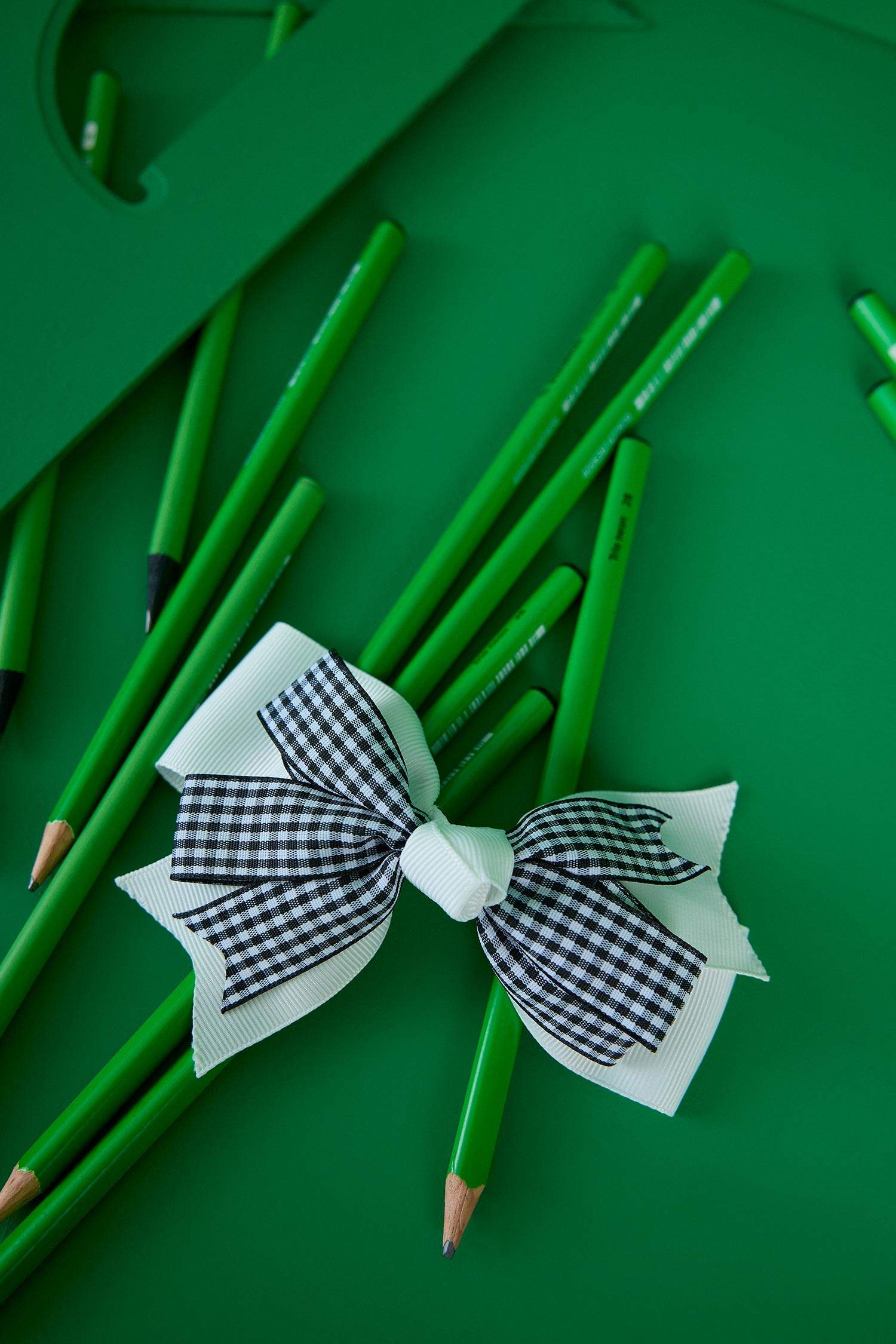 Kız Çocuk Kurdeleli Toka