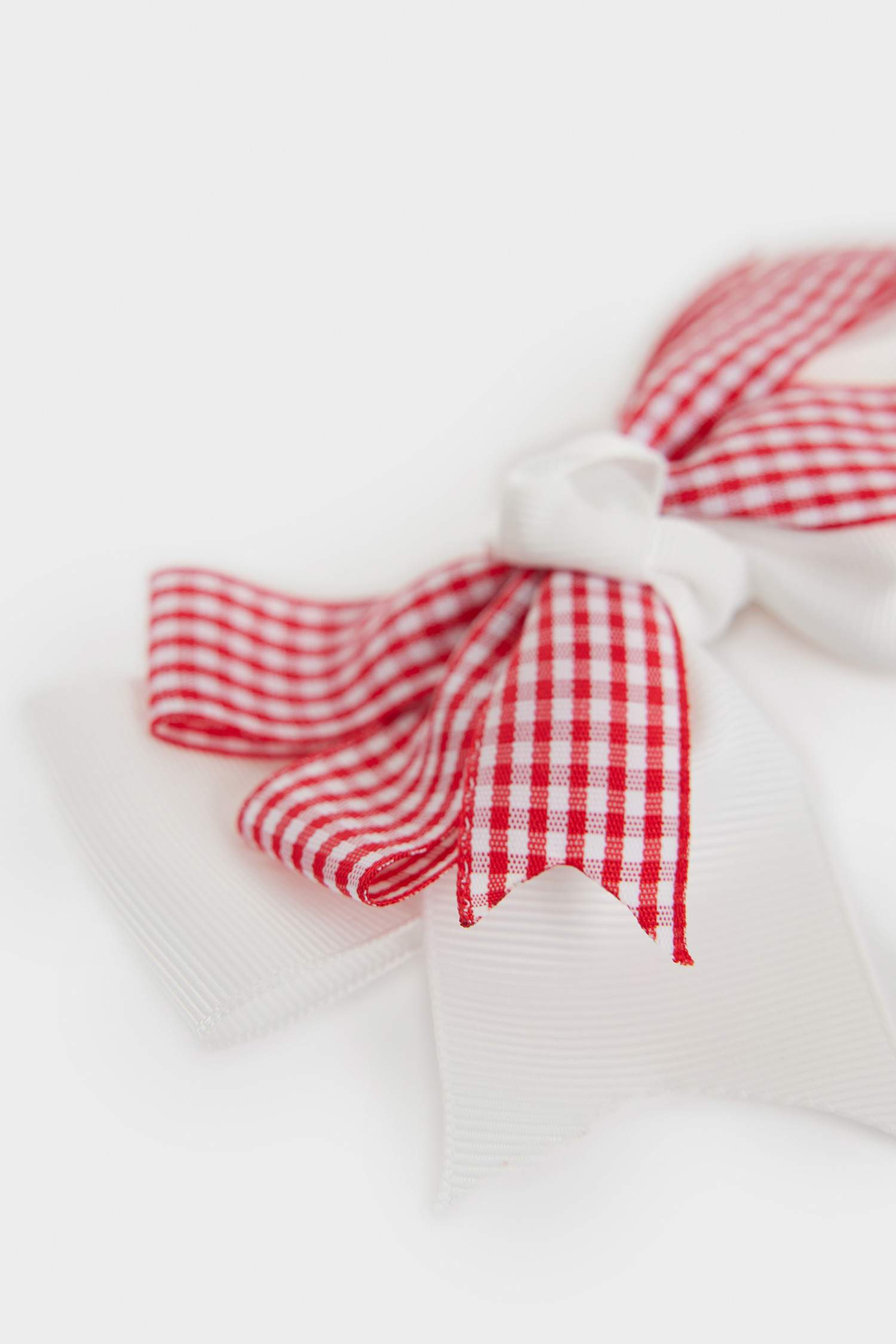 Kız Çocuk Kurdeleli Toka