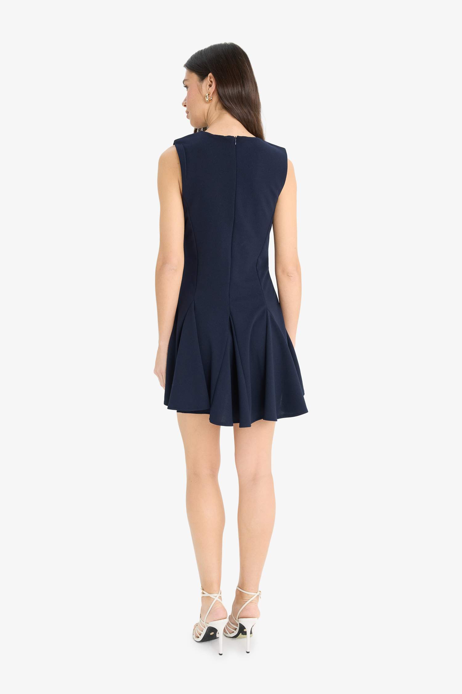 Bisiklet Yaka Pİleli Krep Kolsuz Mini Yazlık Elbise