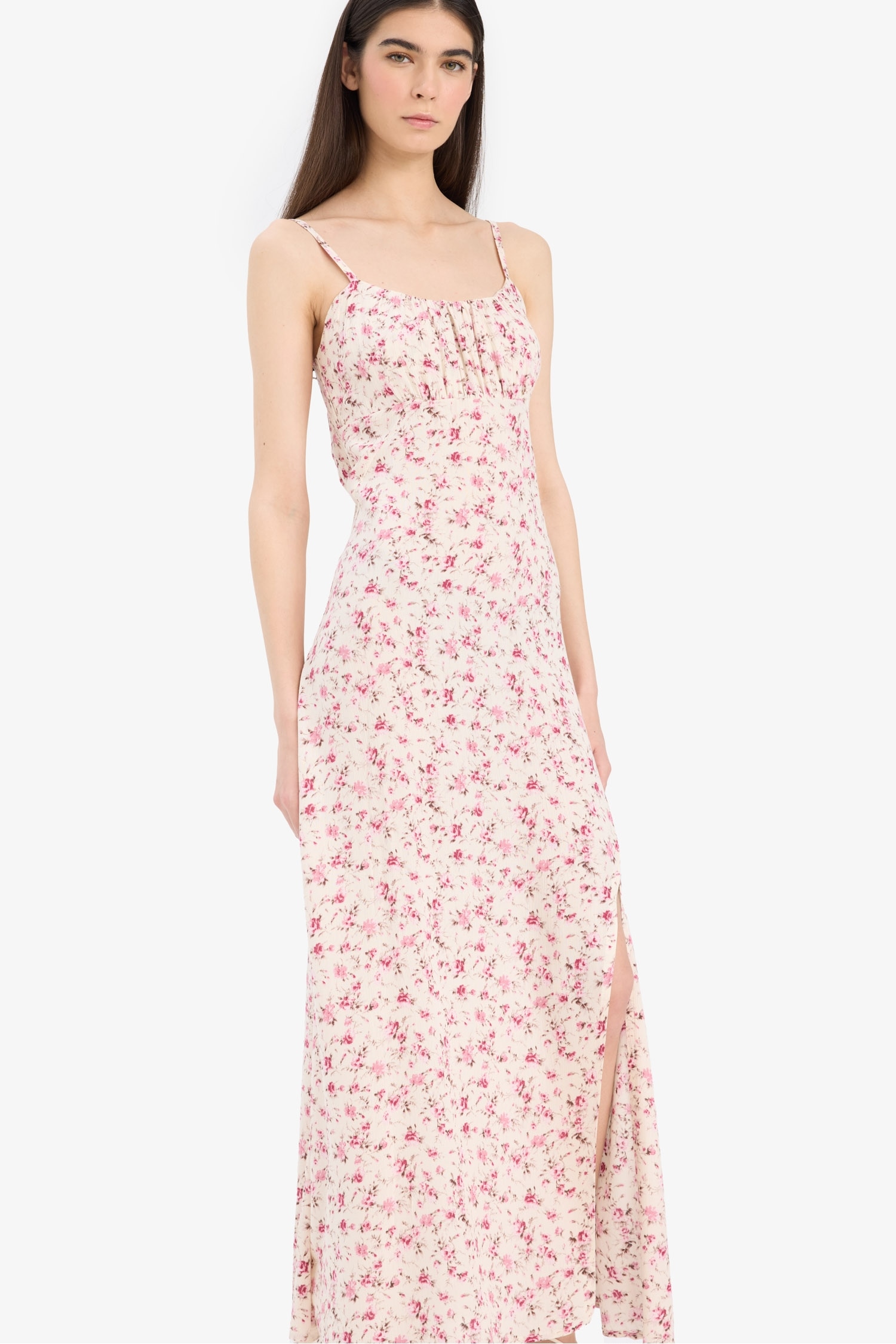Yuvarlak Yaka Çiçekli Krinkıl Viskon Askılı Yırtmaçlı Midi Yazlık Elbise