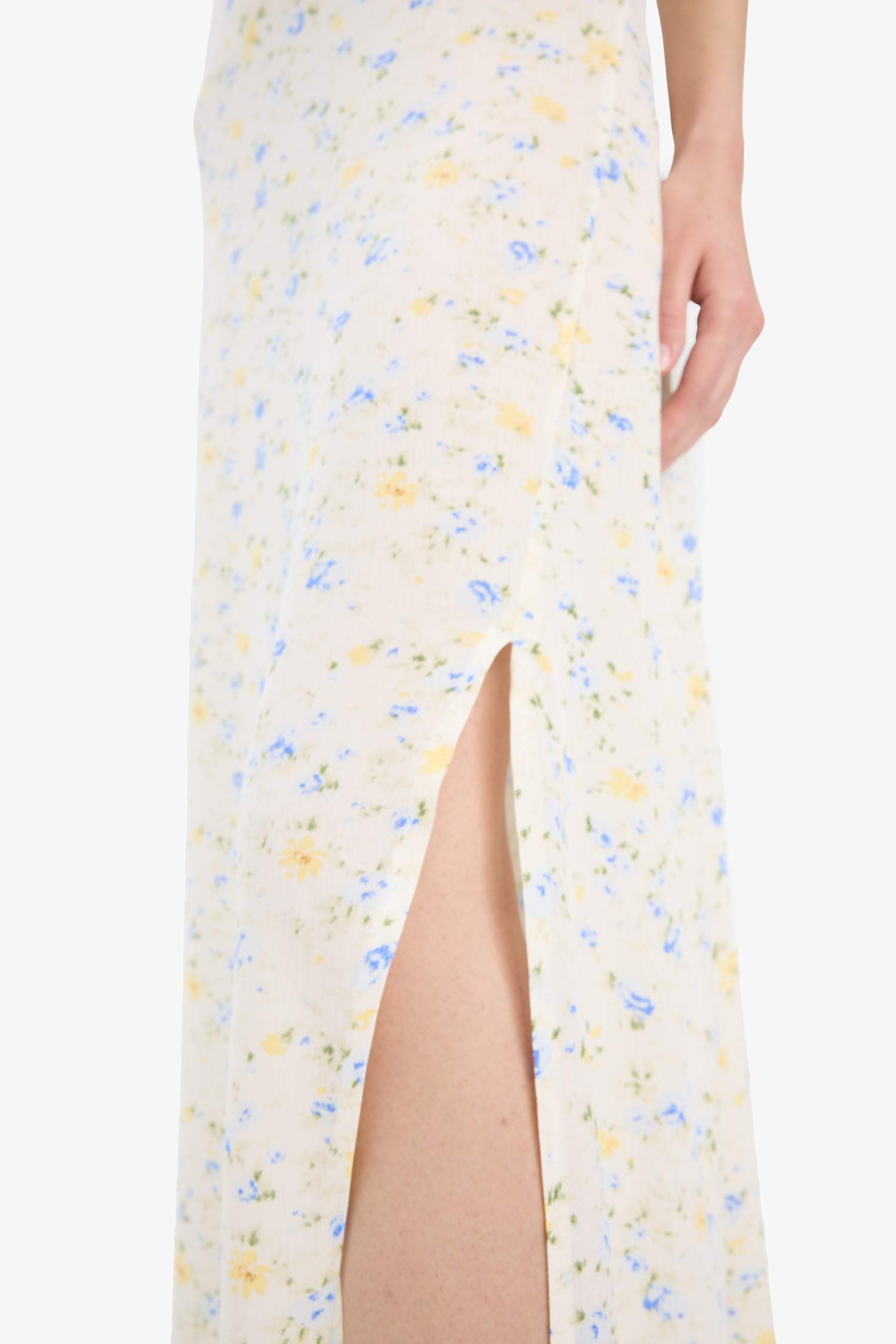 فستان ميدي فلورال فيسكوز كرنكيل بياخة V