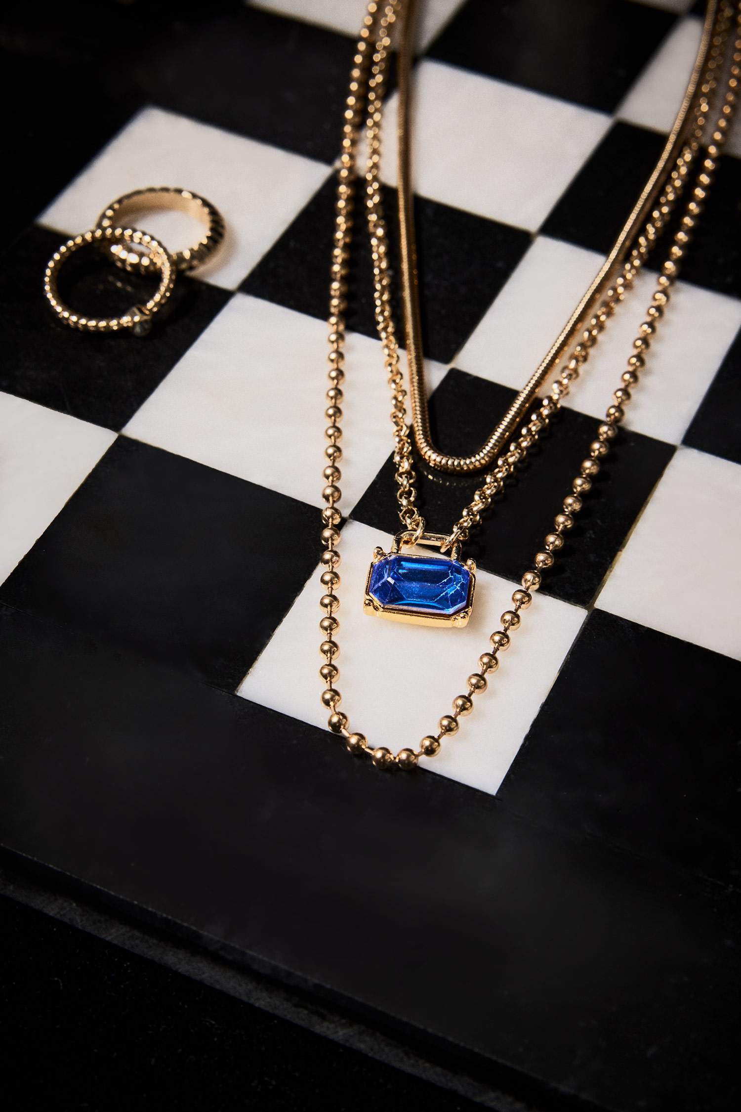 Әйелдерге алқа