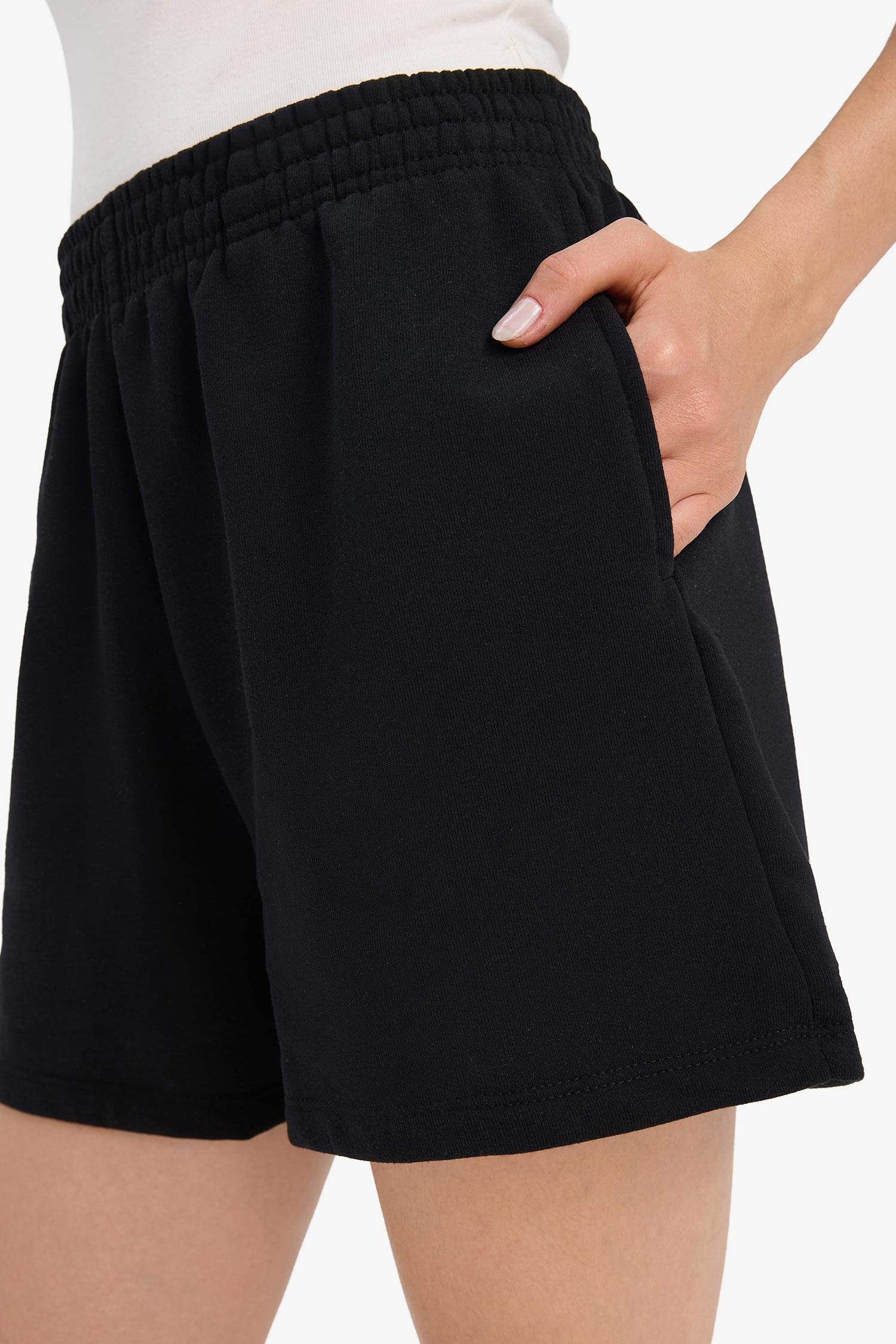 Regular Fit Beli Lastikli Cepli Şort