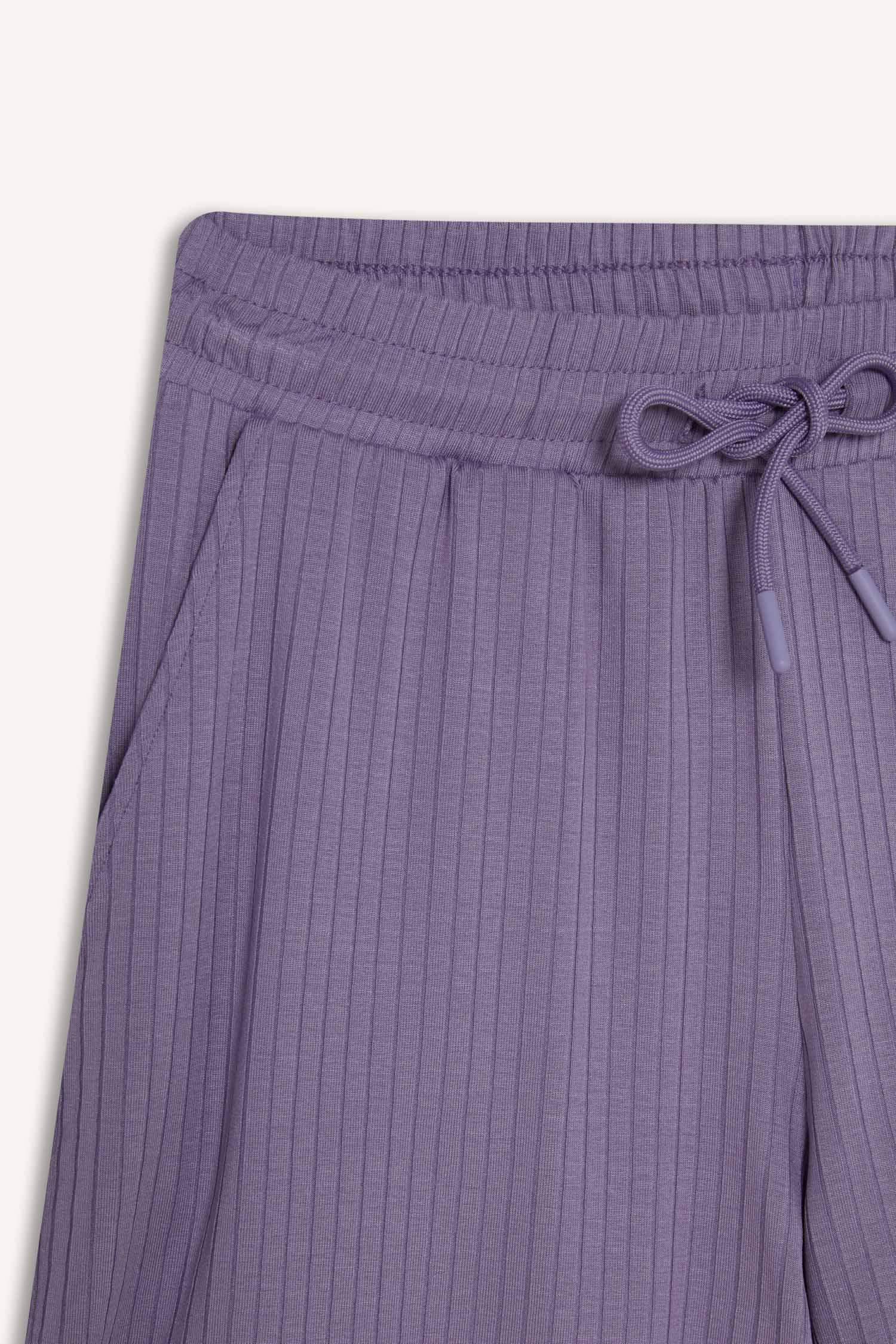 شورت قصير رياضي قصة عادية من DeFactoFit