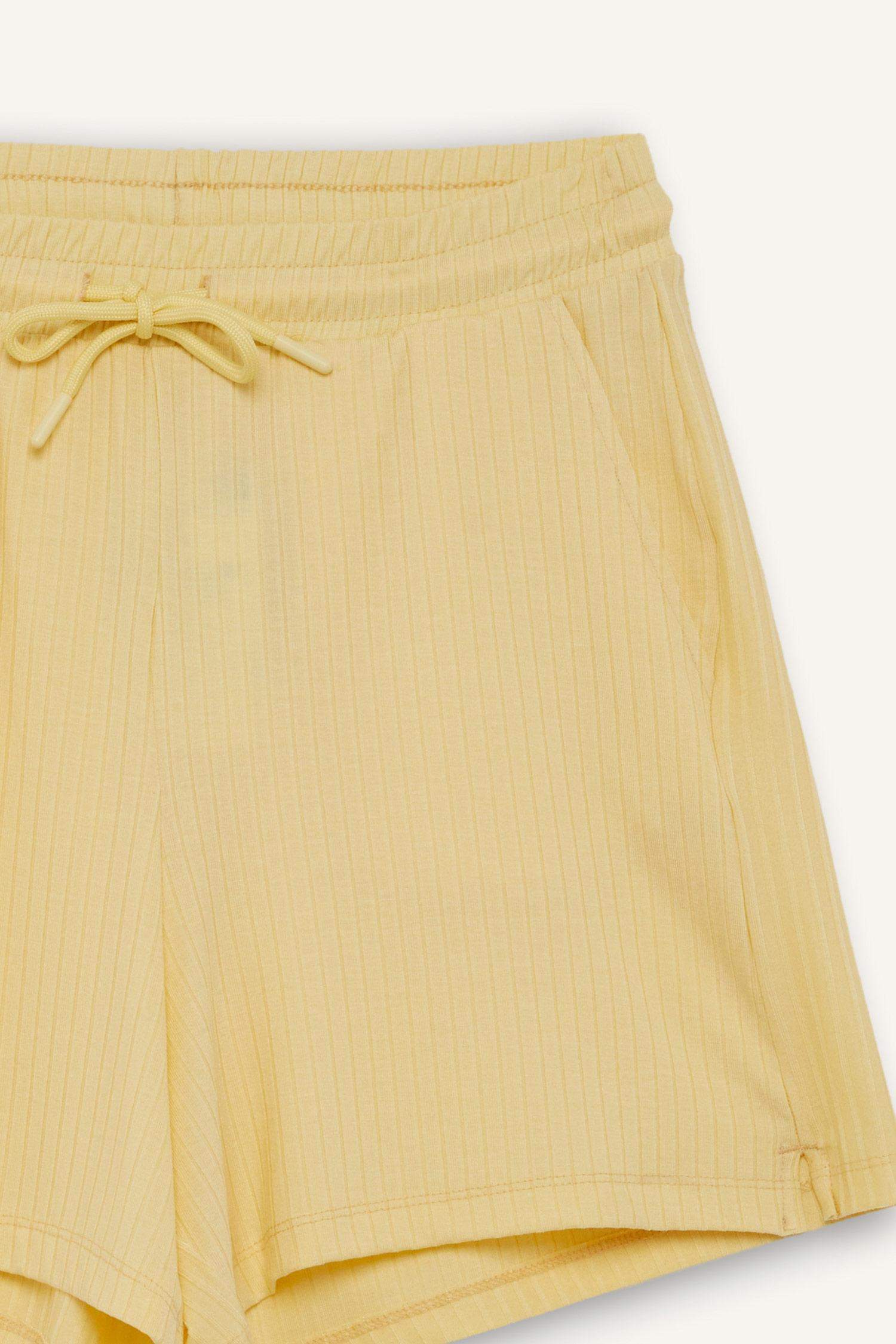 شورت قصير رياضي قصة عادية بجيب من DeFactoFit