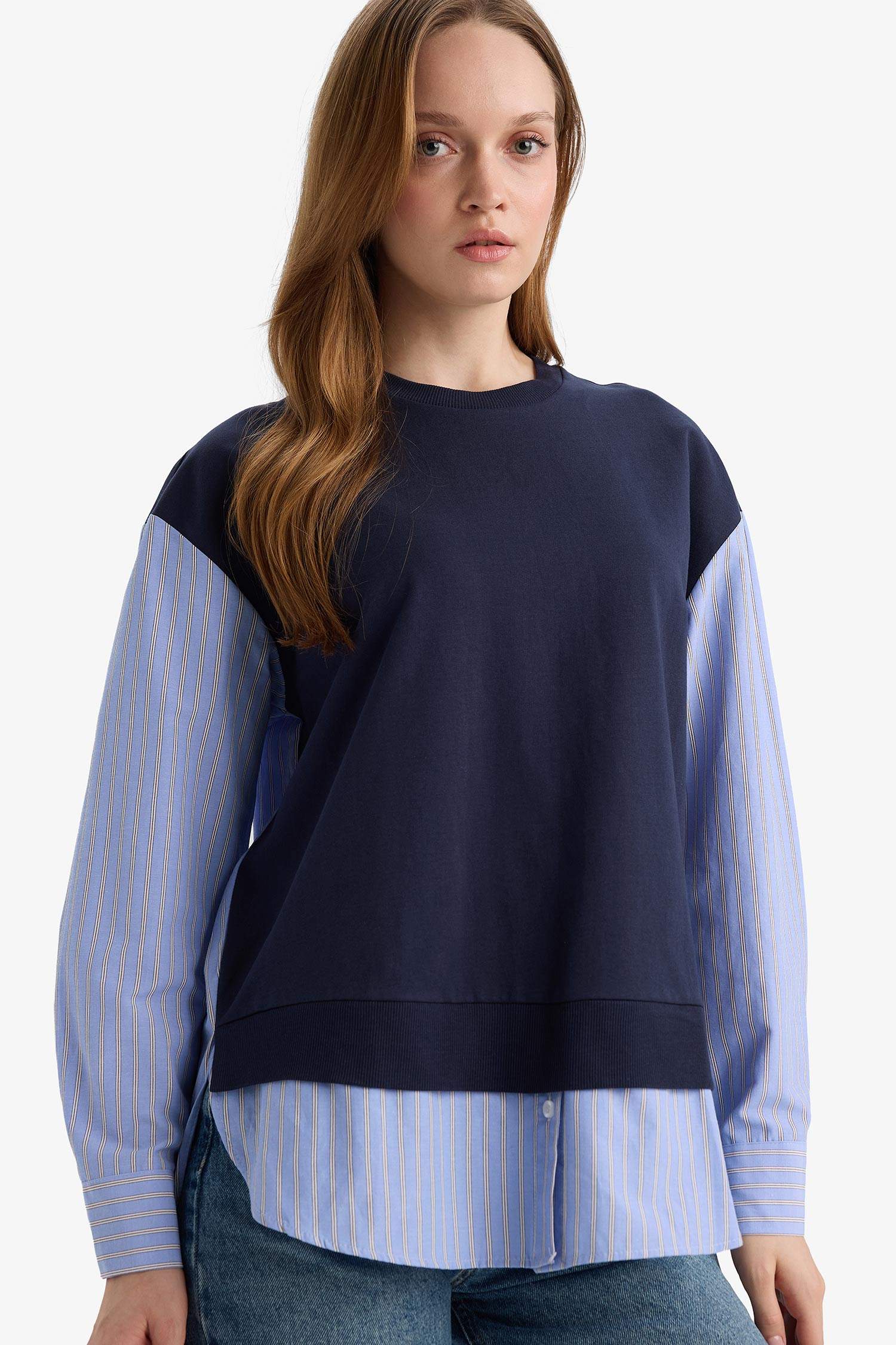 سويت شيرت قماش خفيف قصة عادية