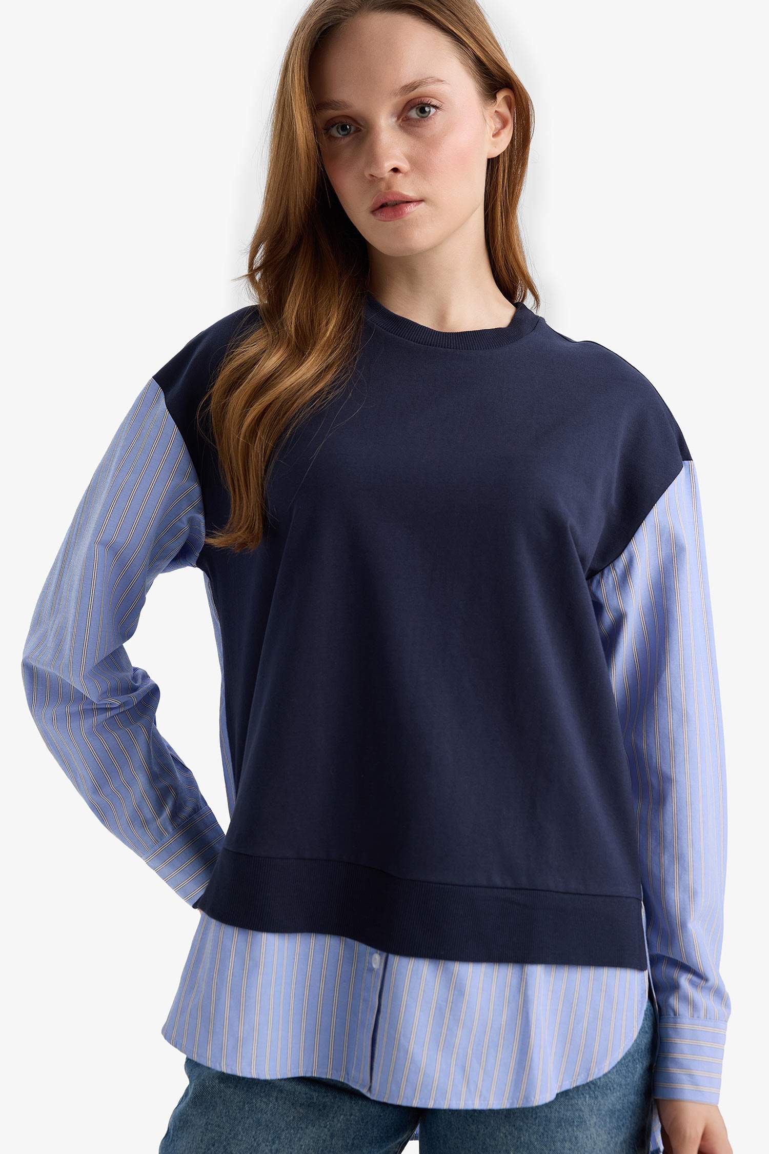 سويت شيرت قماش خفيف قصة عادية